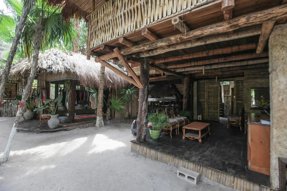 Hostel Bambu Gran Palas and Cenote