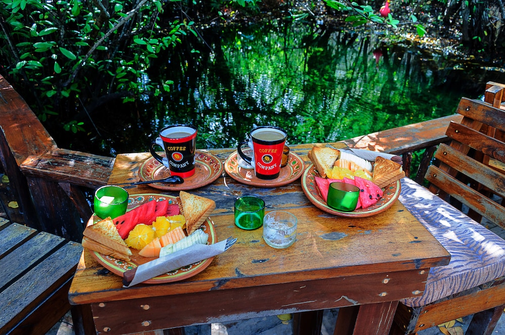 Hostel Bambu Gran Palas and Cenote