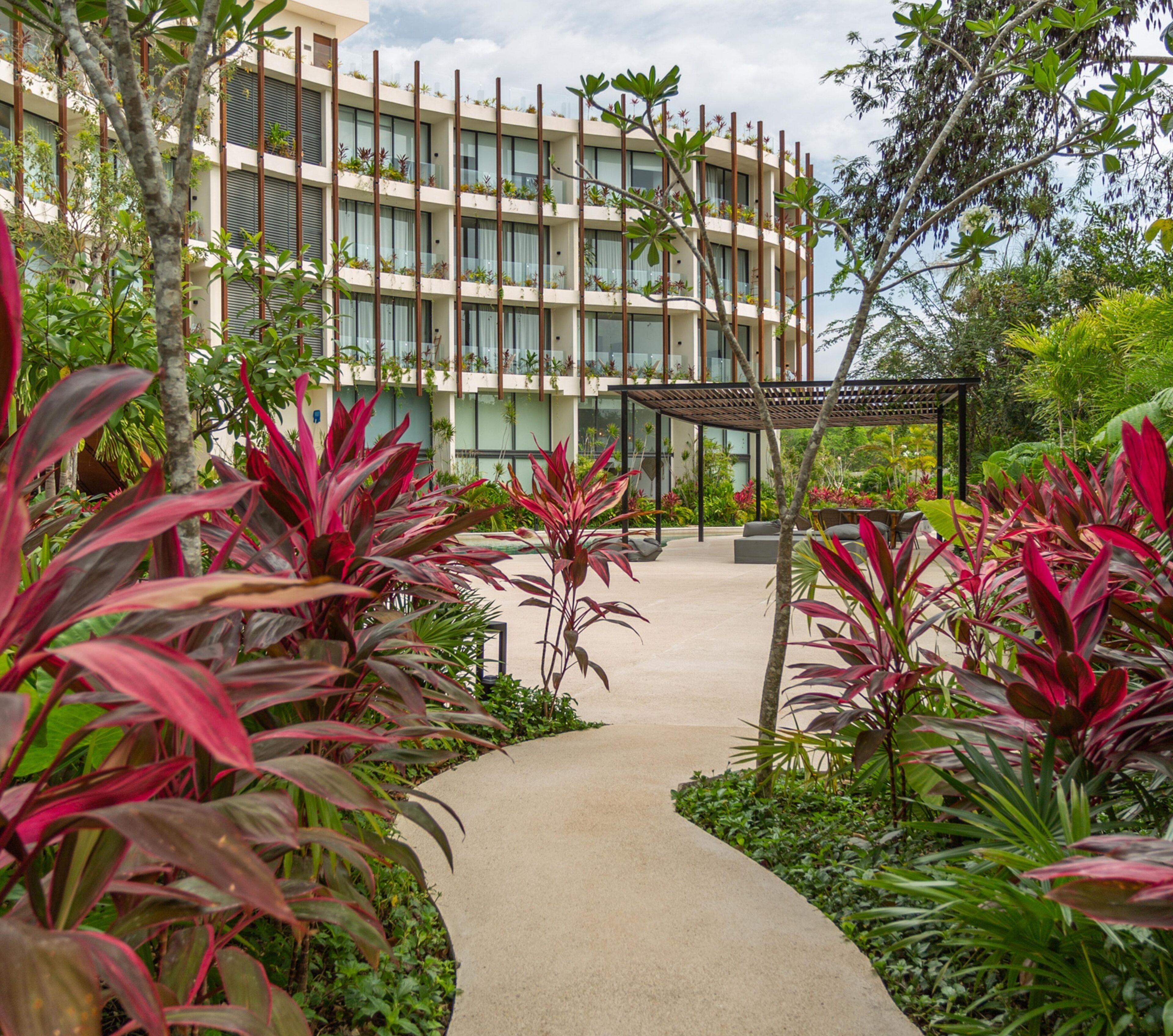 Mistiq Gardens