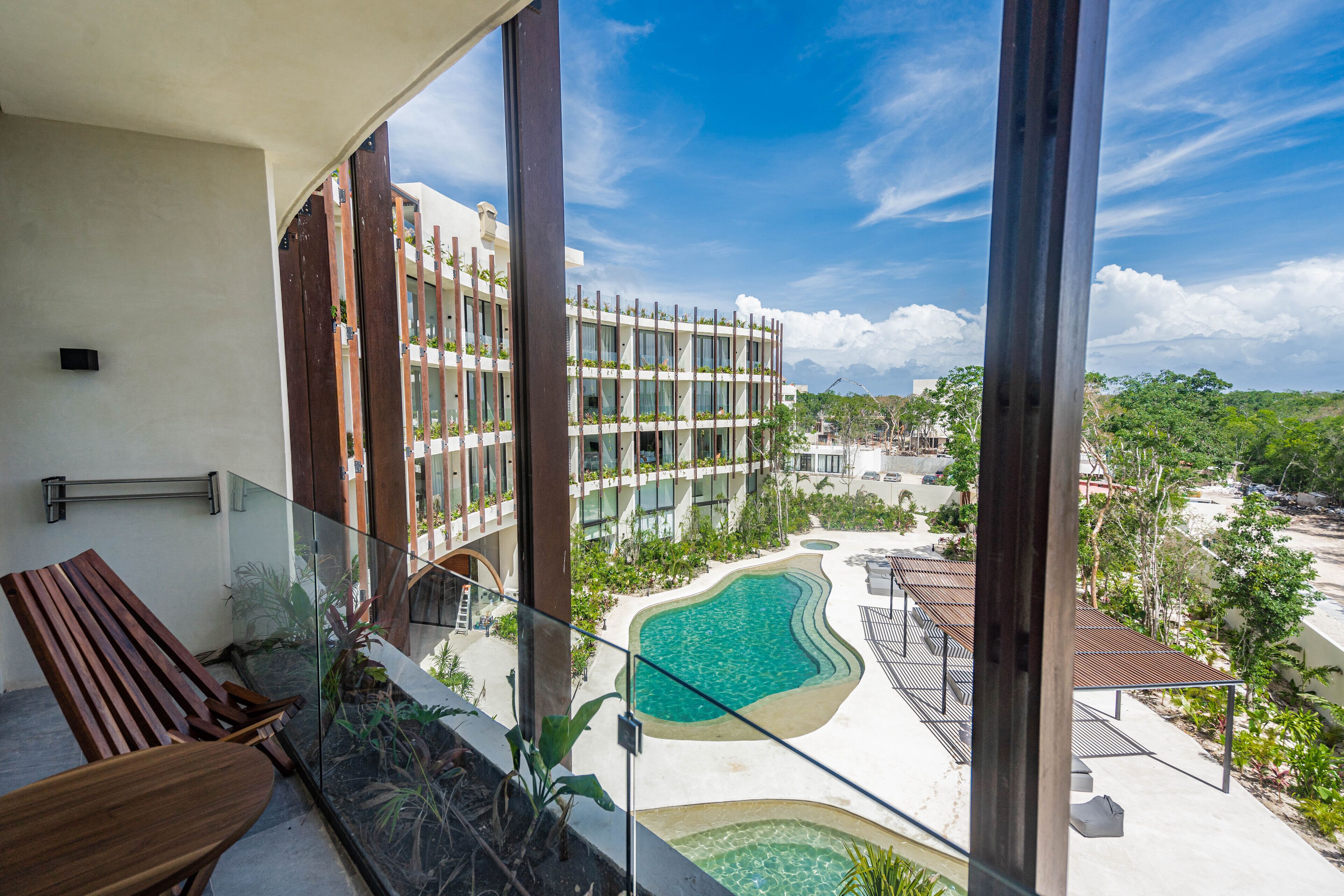 Mistiq Gardens