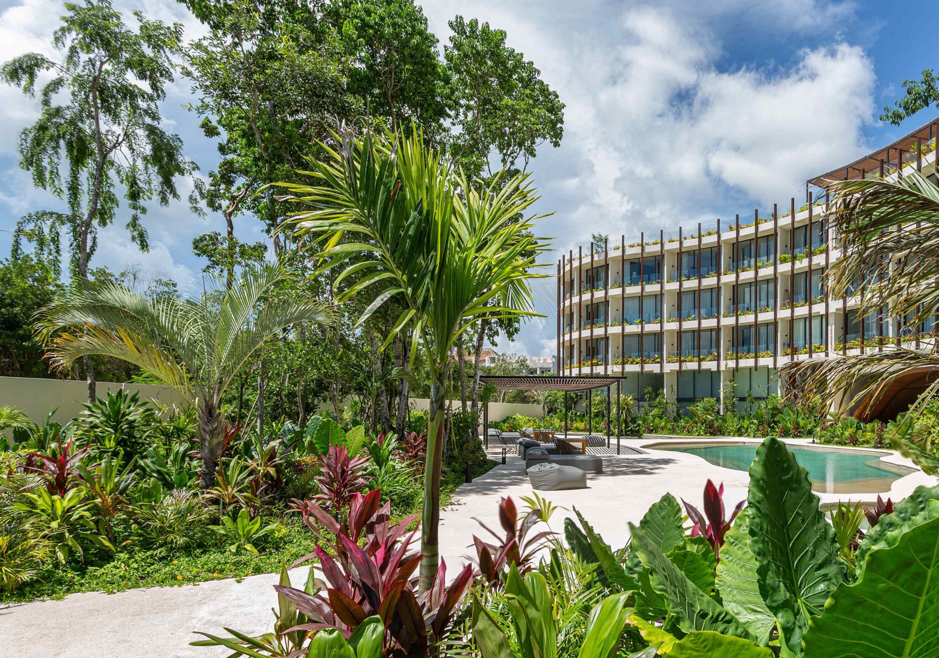 Mistiq Gardens