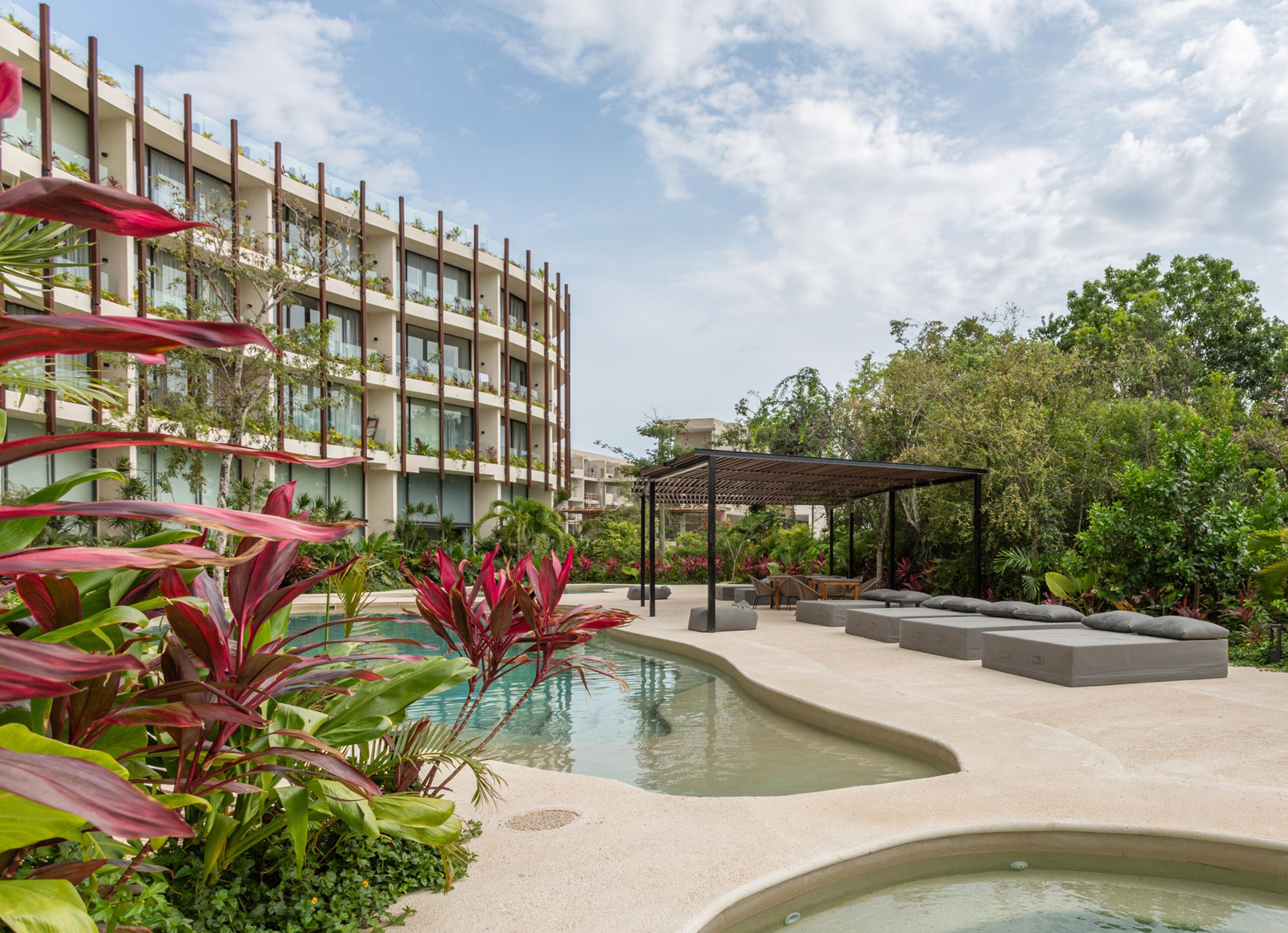 Mistiq Gardens