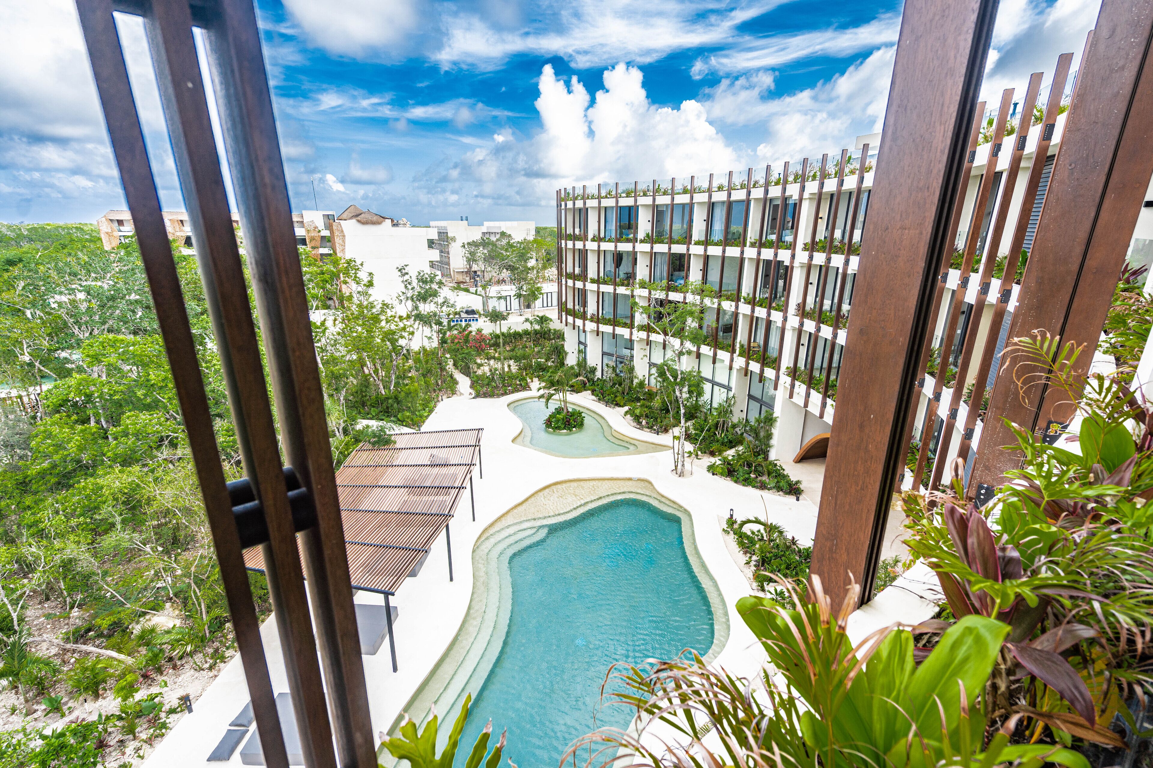 Mistiq Gardens