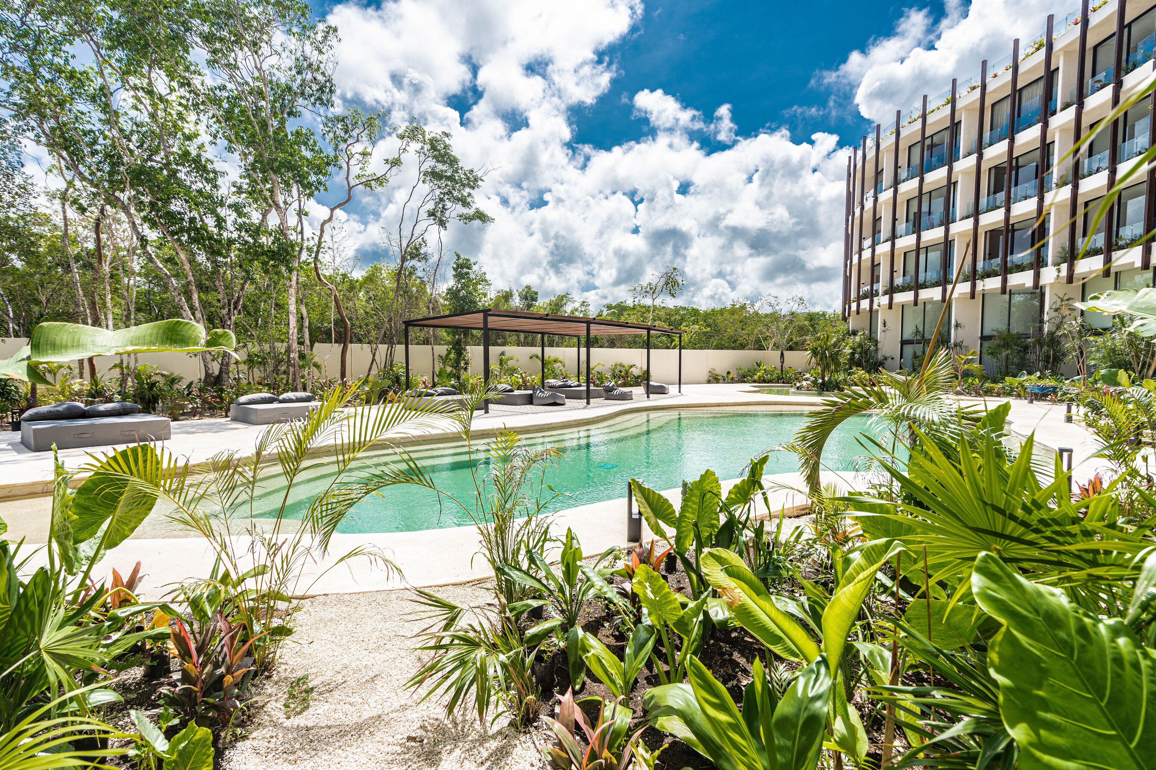 Mistiq Gardens