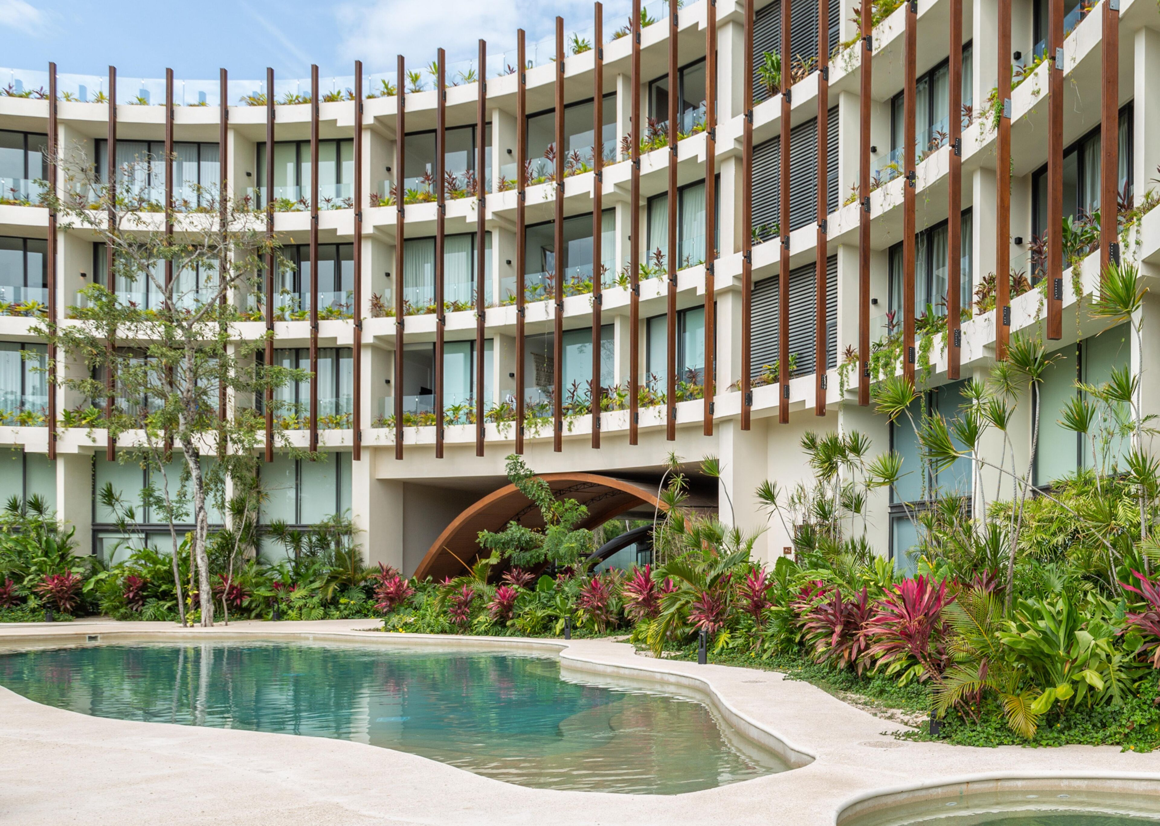 Mistiq Gardens