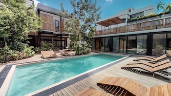 Mudra Tulum