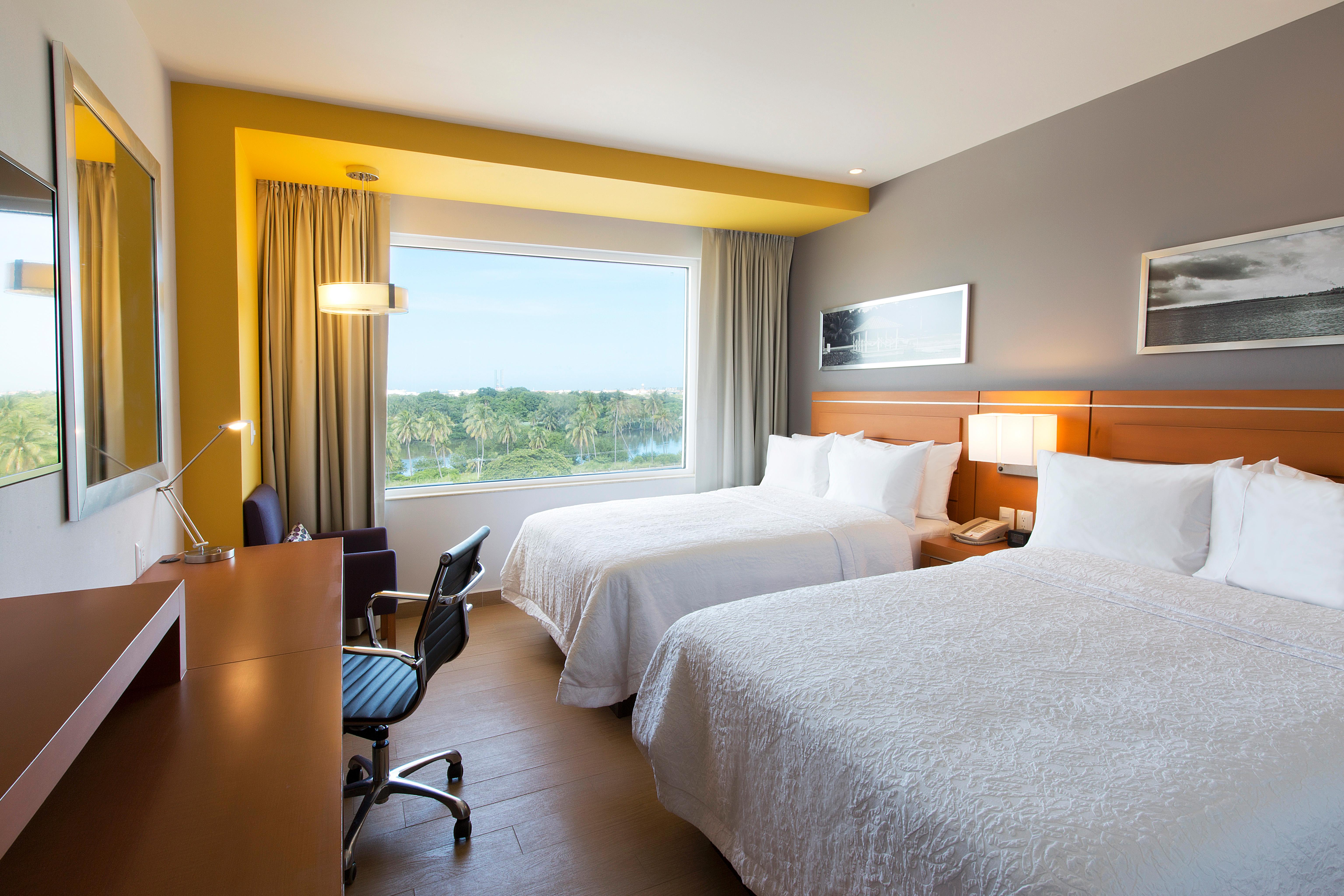 Hampton Inn & Suites by Hilton Paraiso