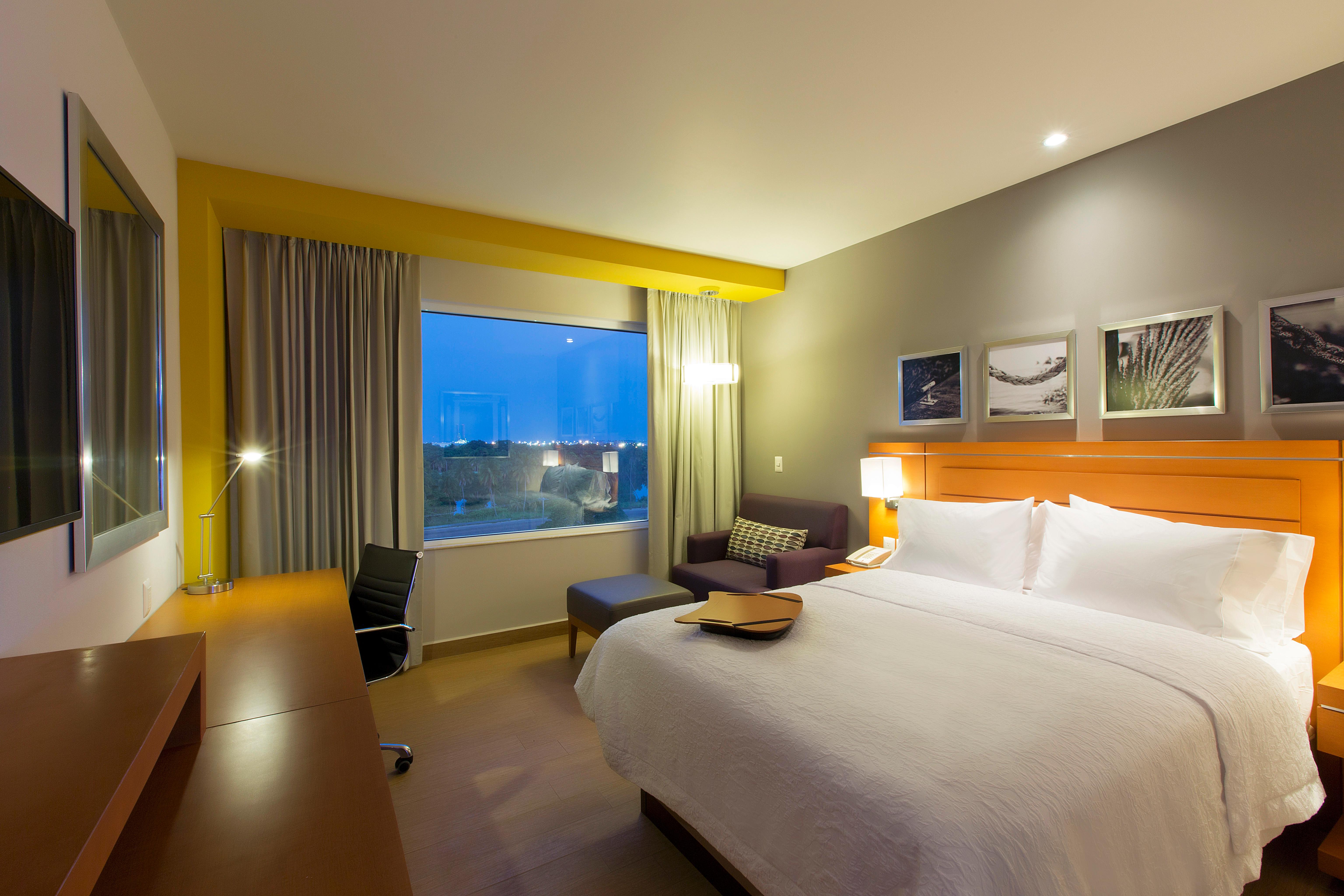 Hampton Inn & Suites by Hilton Paraiso
