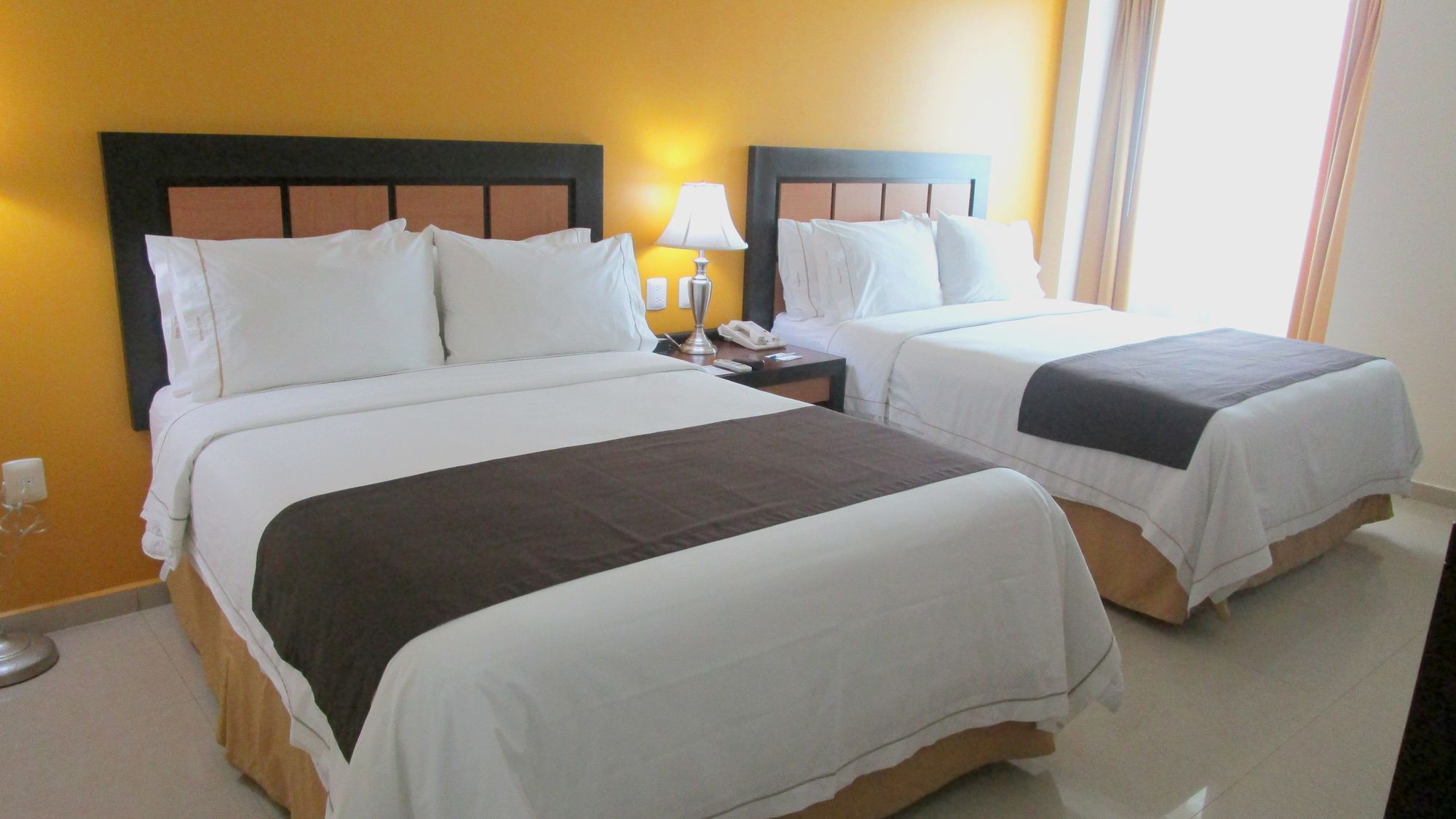 Holiday Inn Express Paraiso Dos Bocas