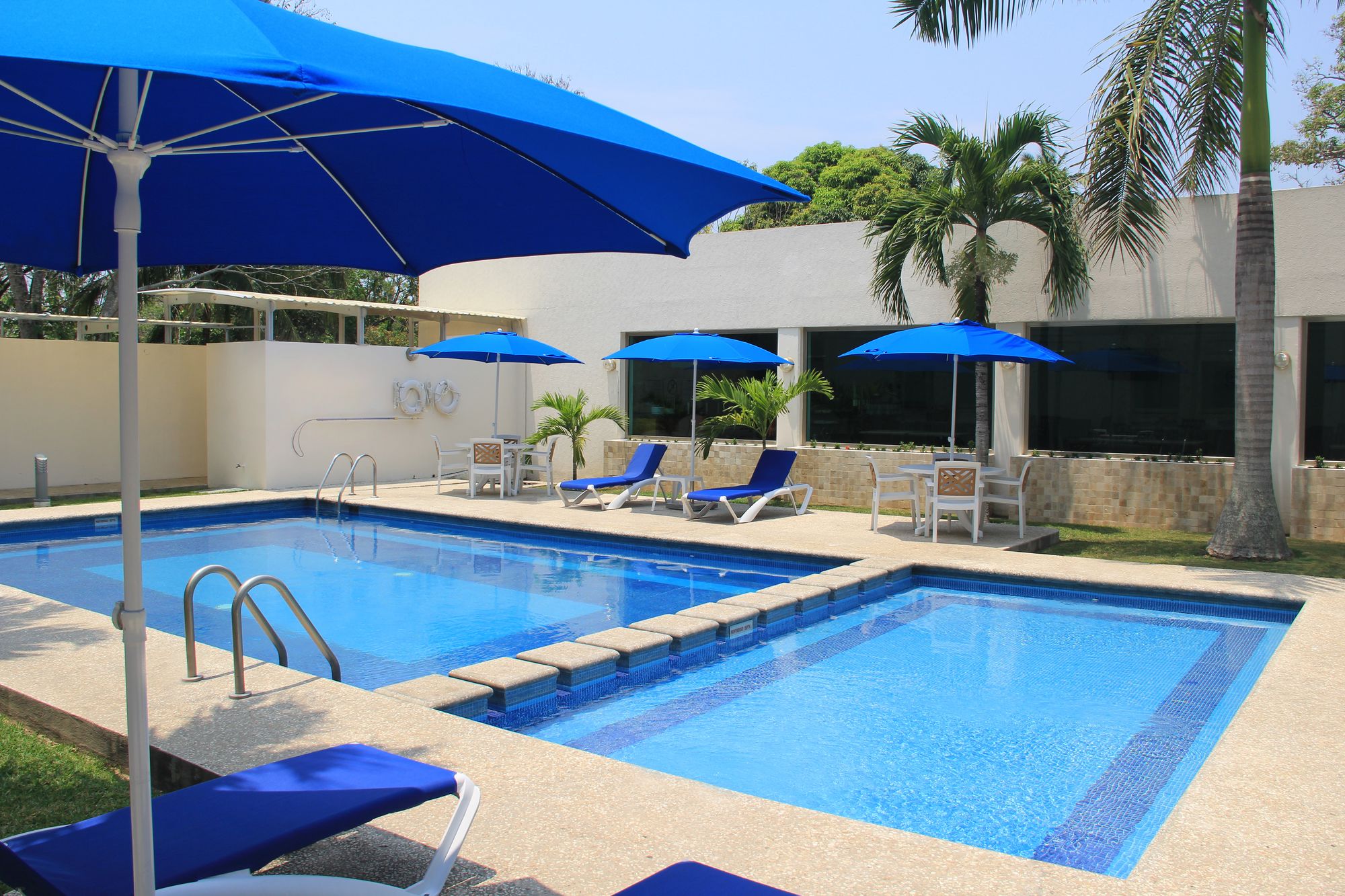 Holiday Inn Express Paraiso Dos Bocas