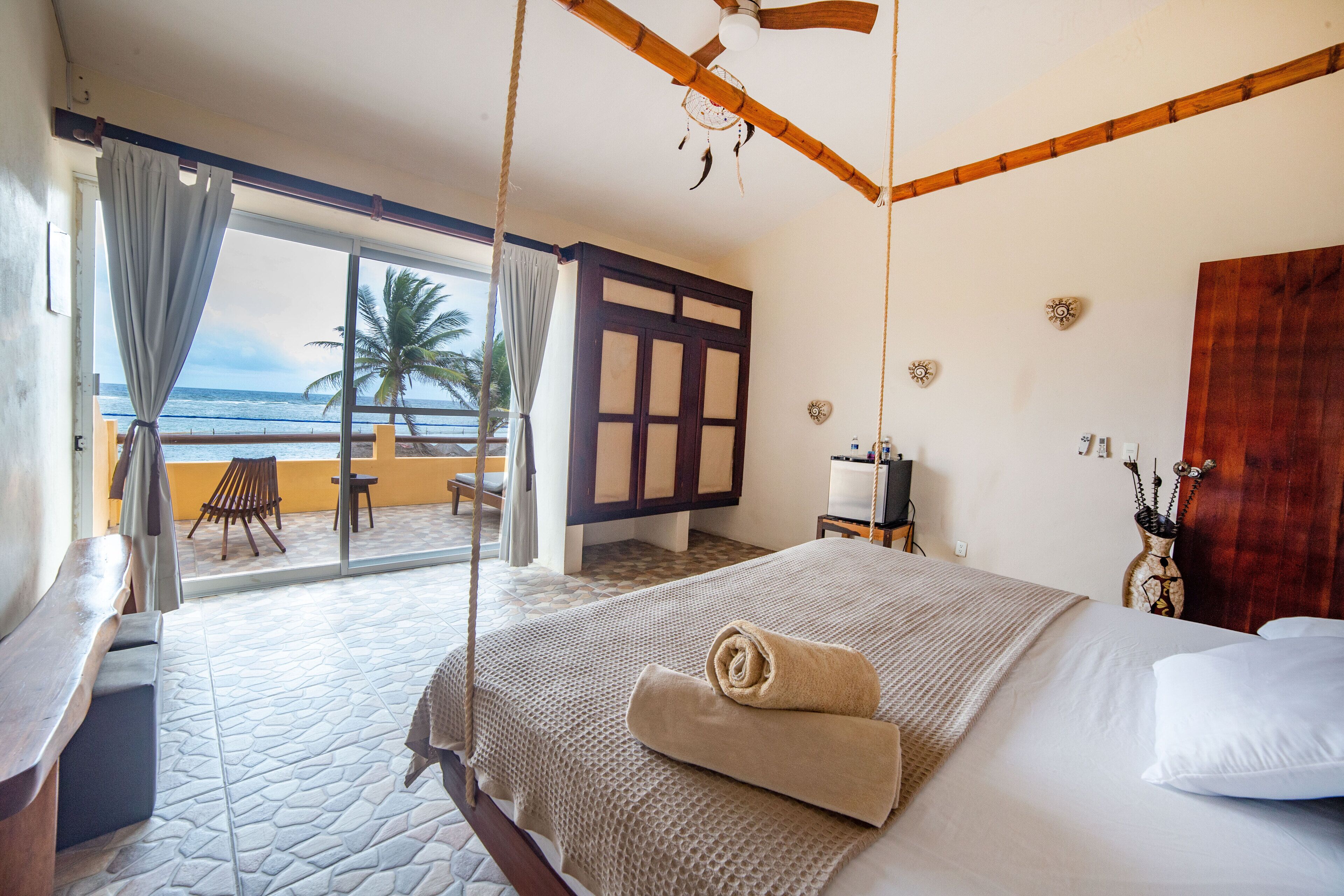 Mahasand Hotel & Hostel