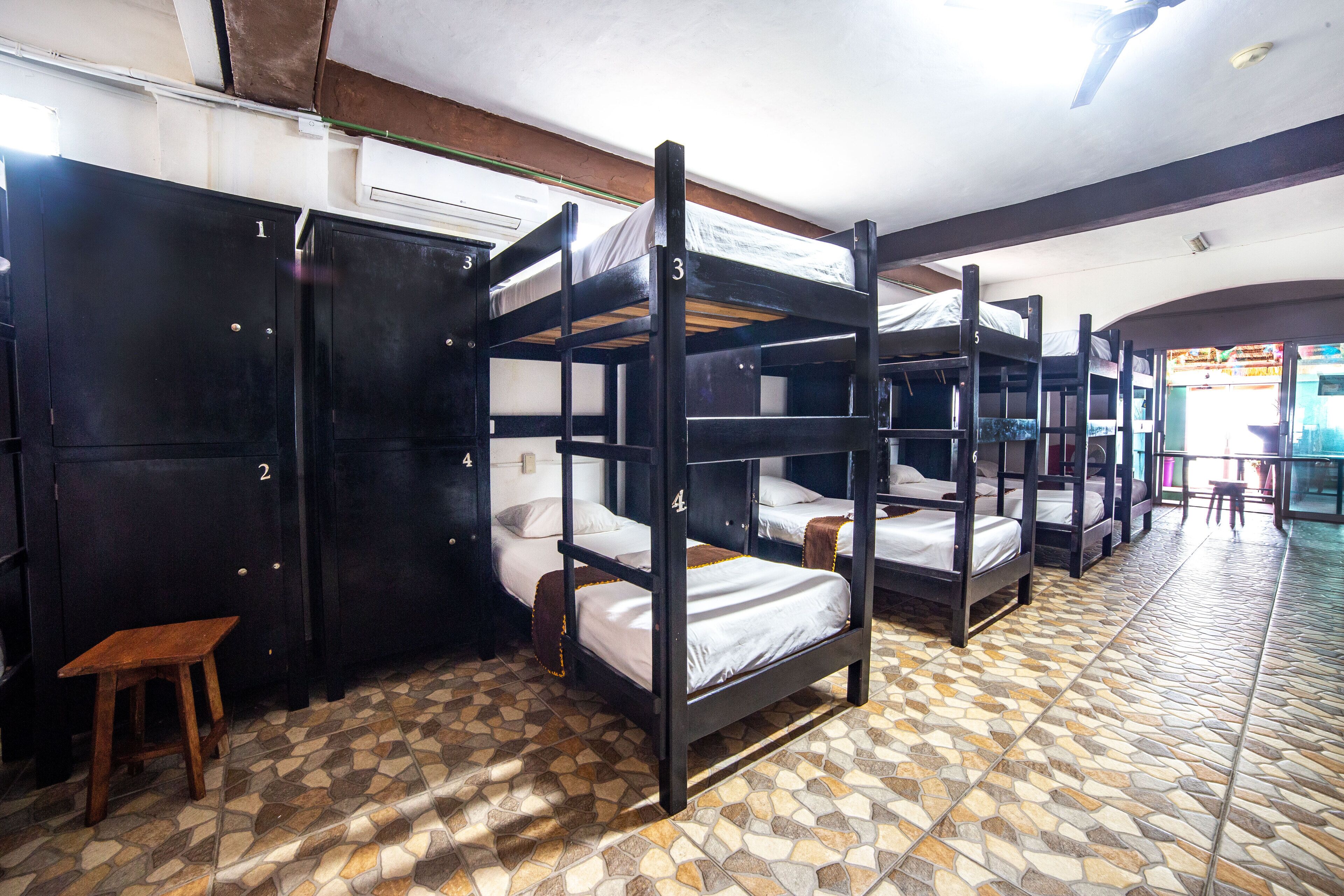 Mahasand Hotel & Hostel