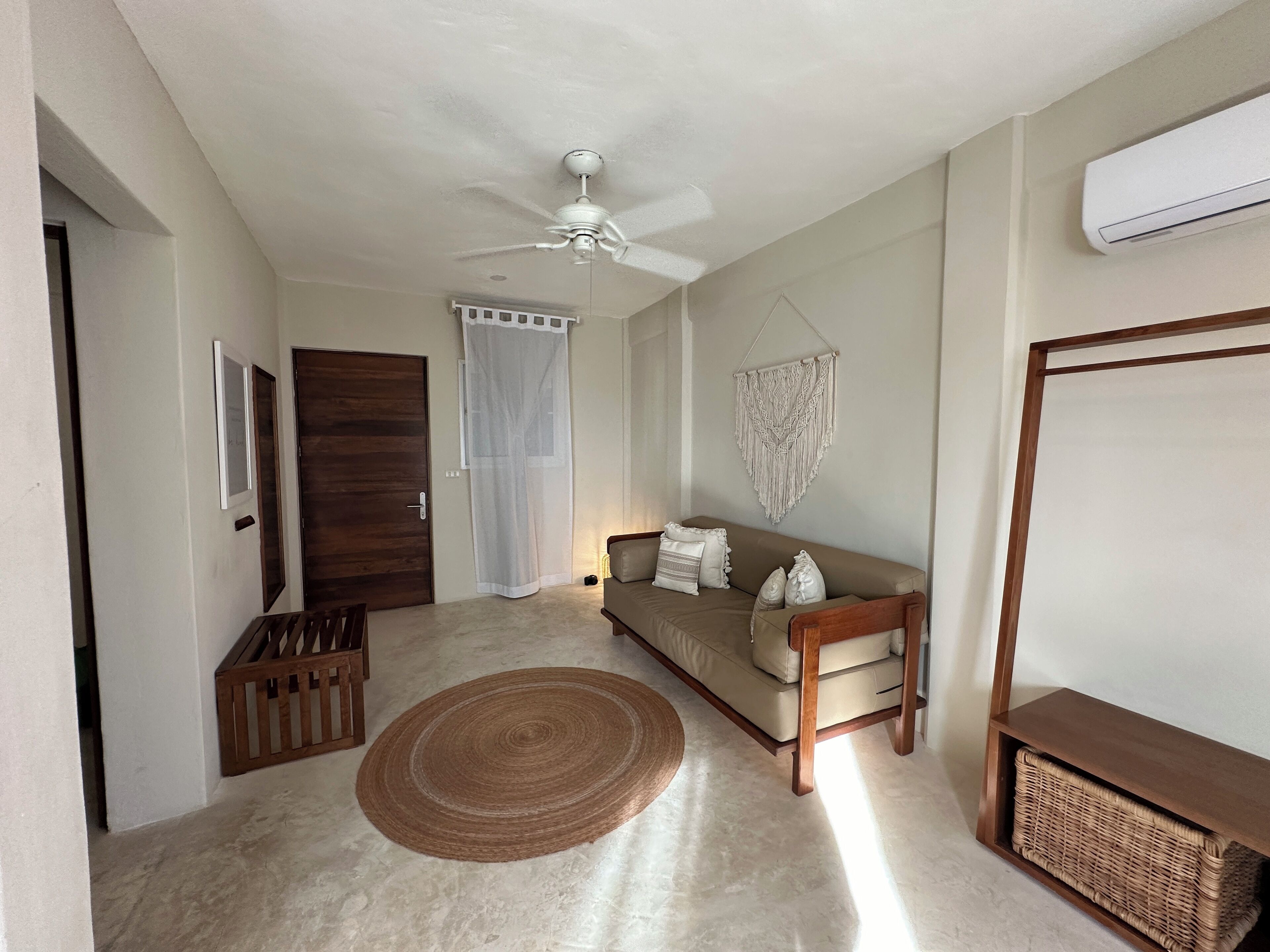 Noah Beach Hotel & Suites