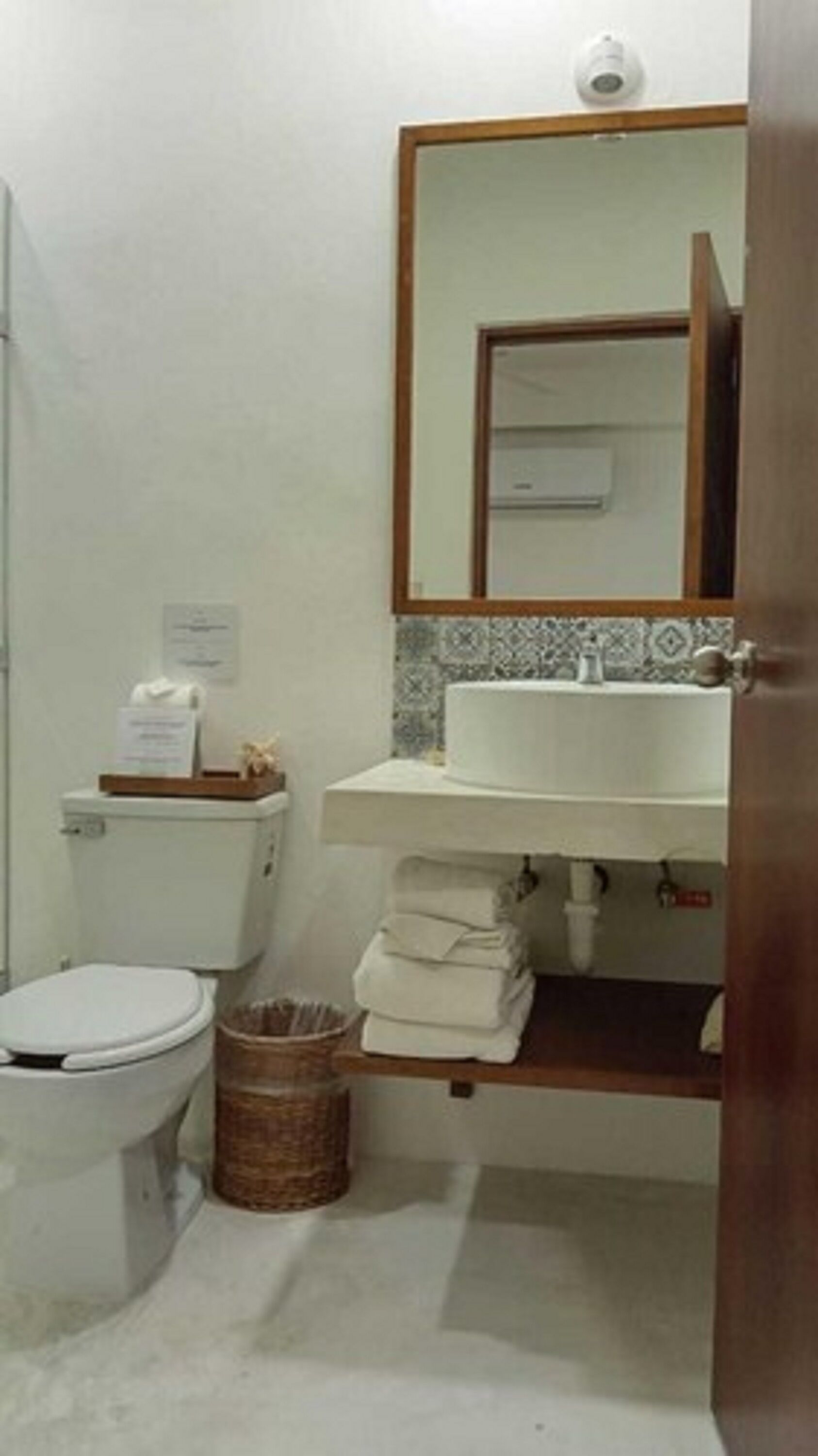 Noah Beach Hotel & Suites