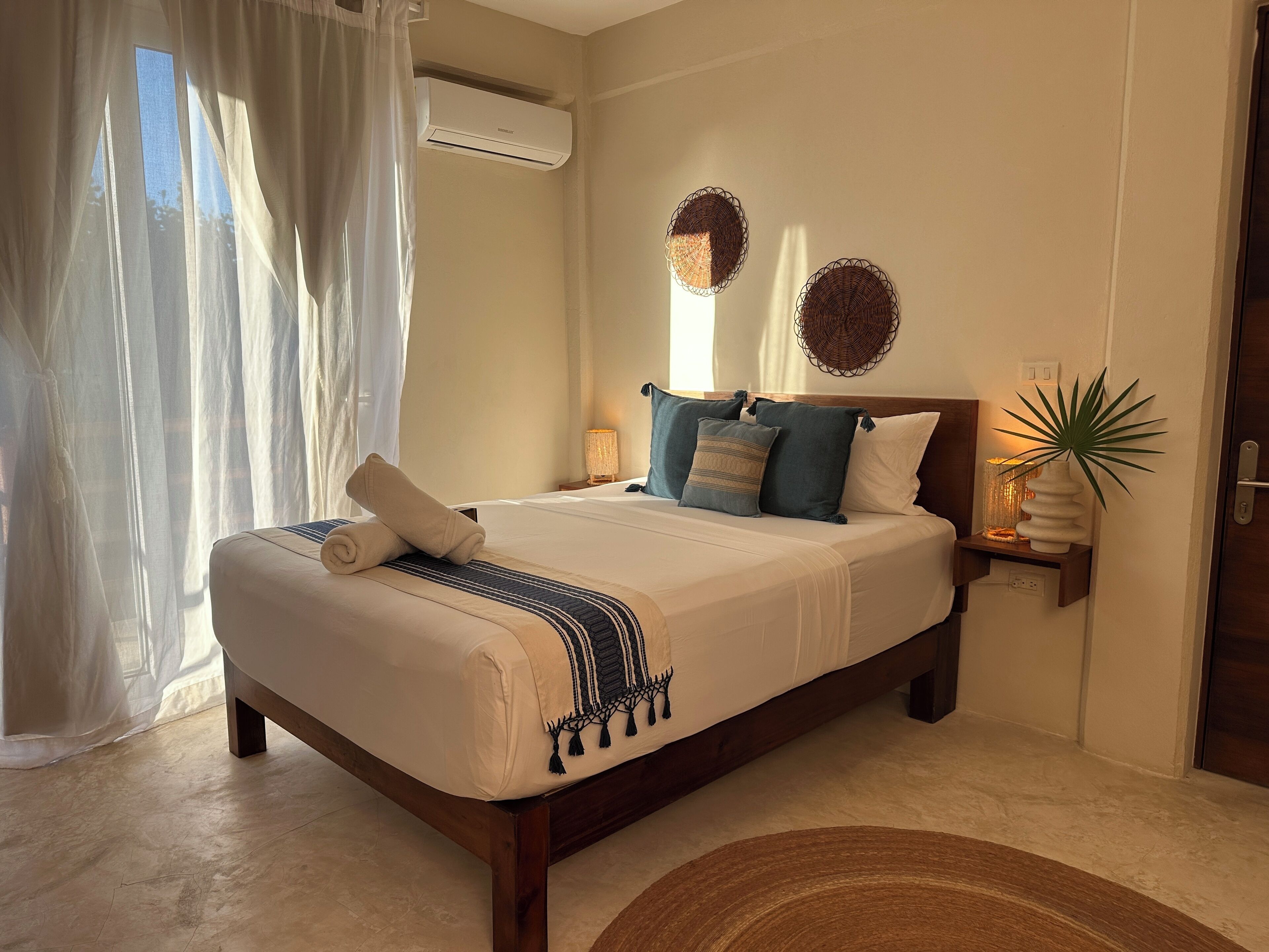 Noah Beach Hotel & Suites