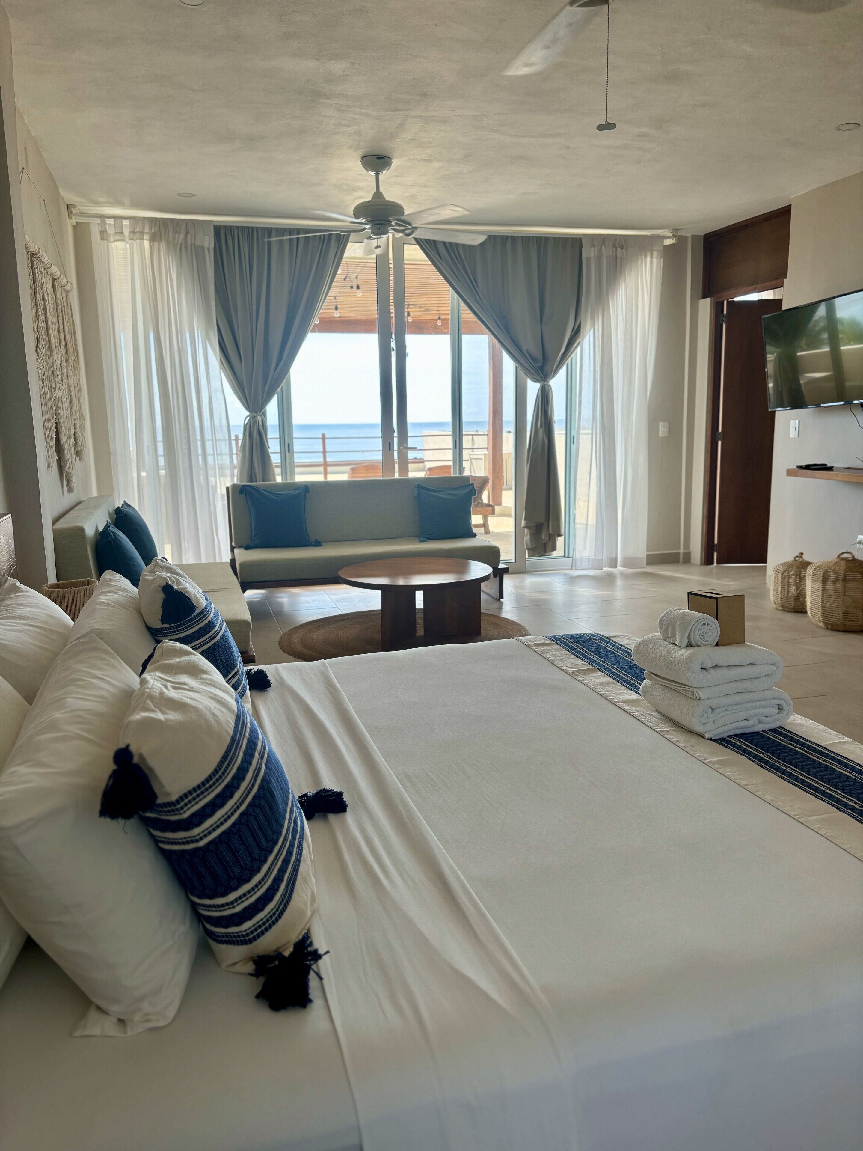 Noah Beach Hotel & Suites