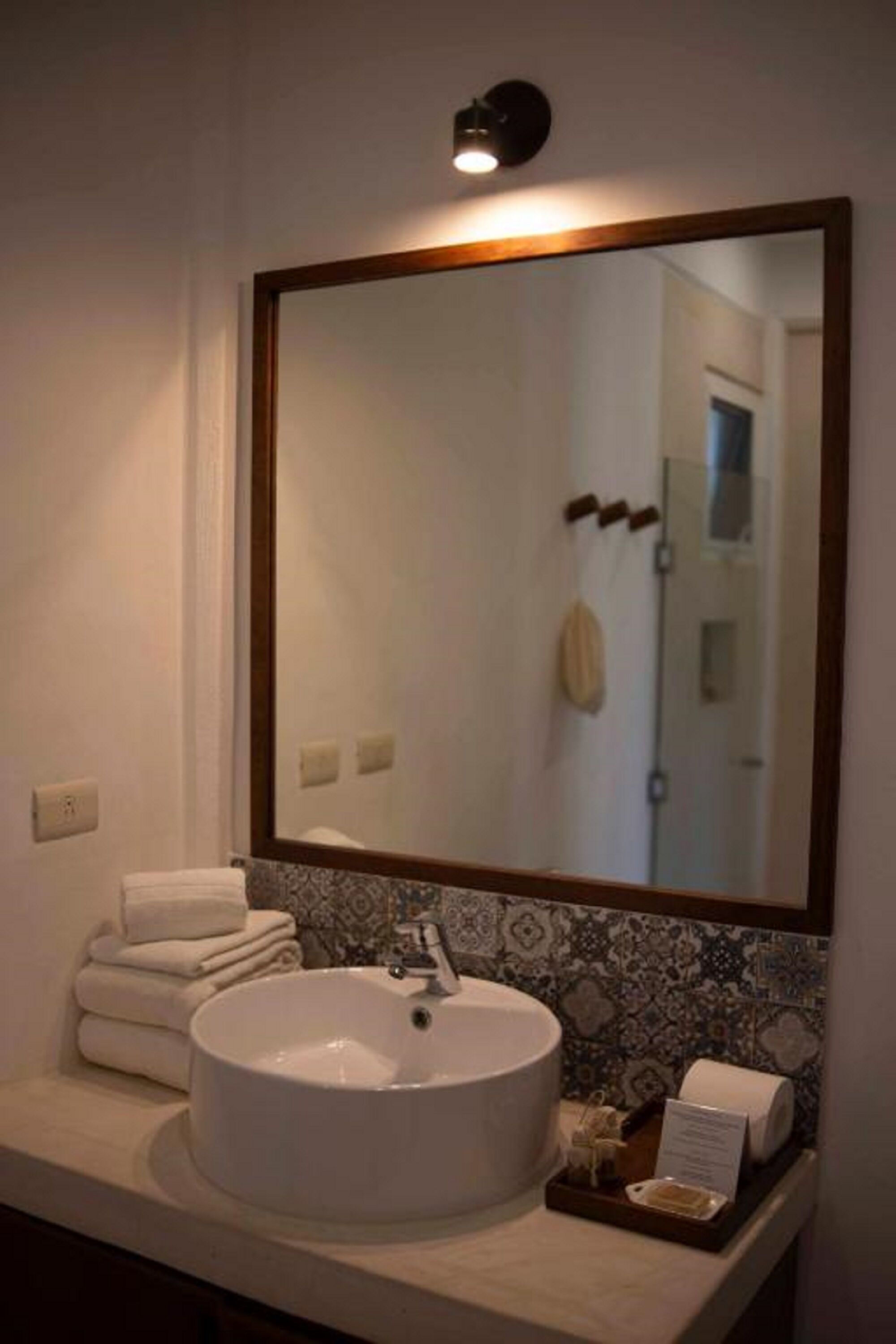 Noah Beach Hotel & Suites
