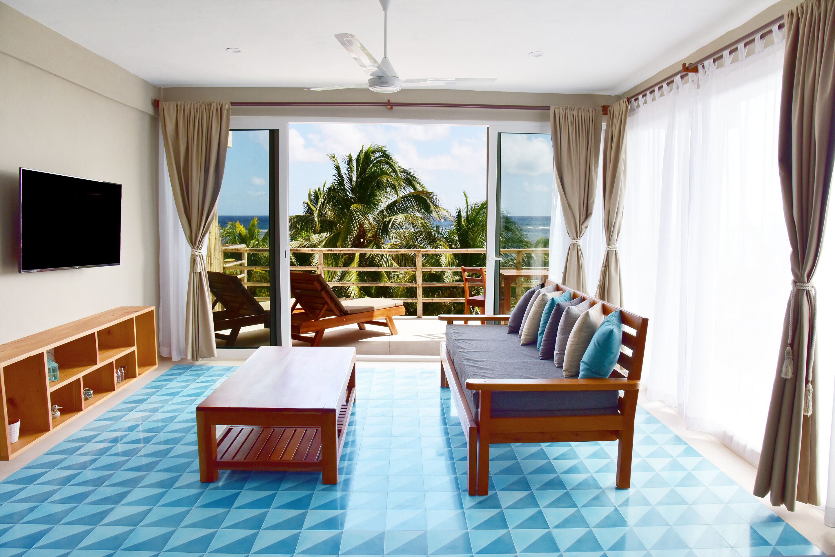 Noah Beach Hotel & Suites