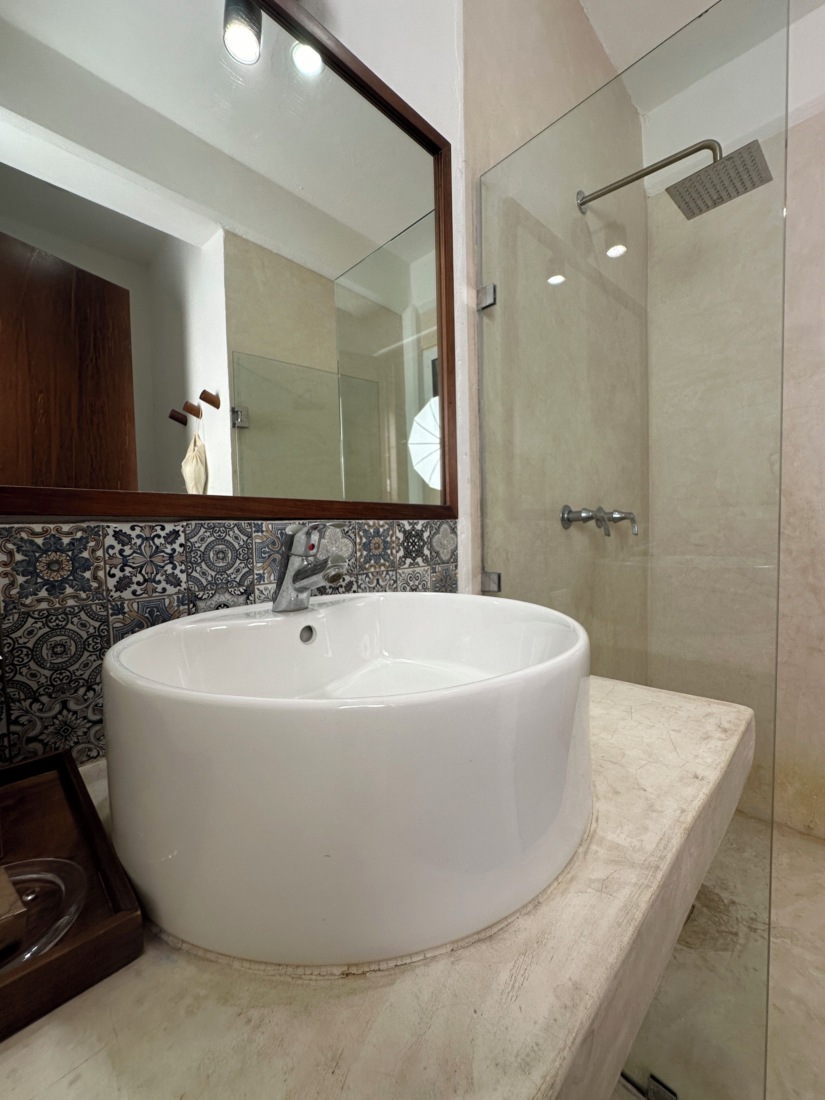 Noah Beach Hotel & Suites