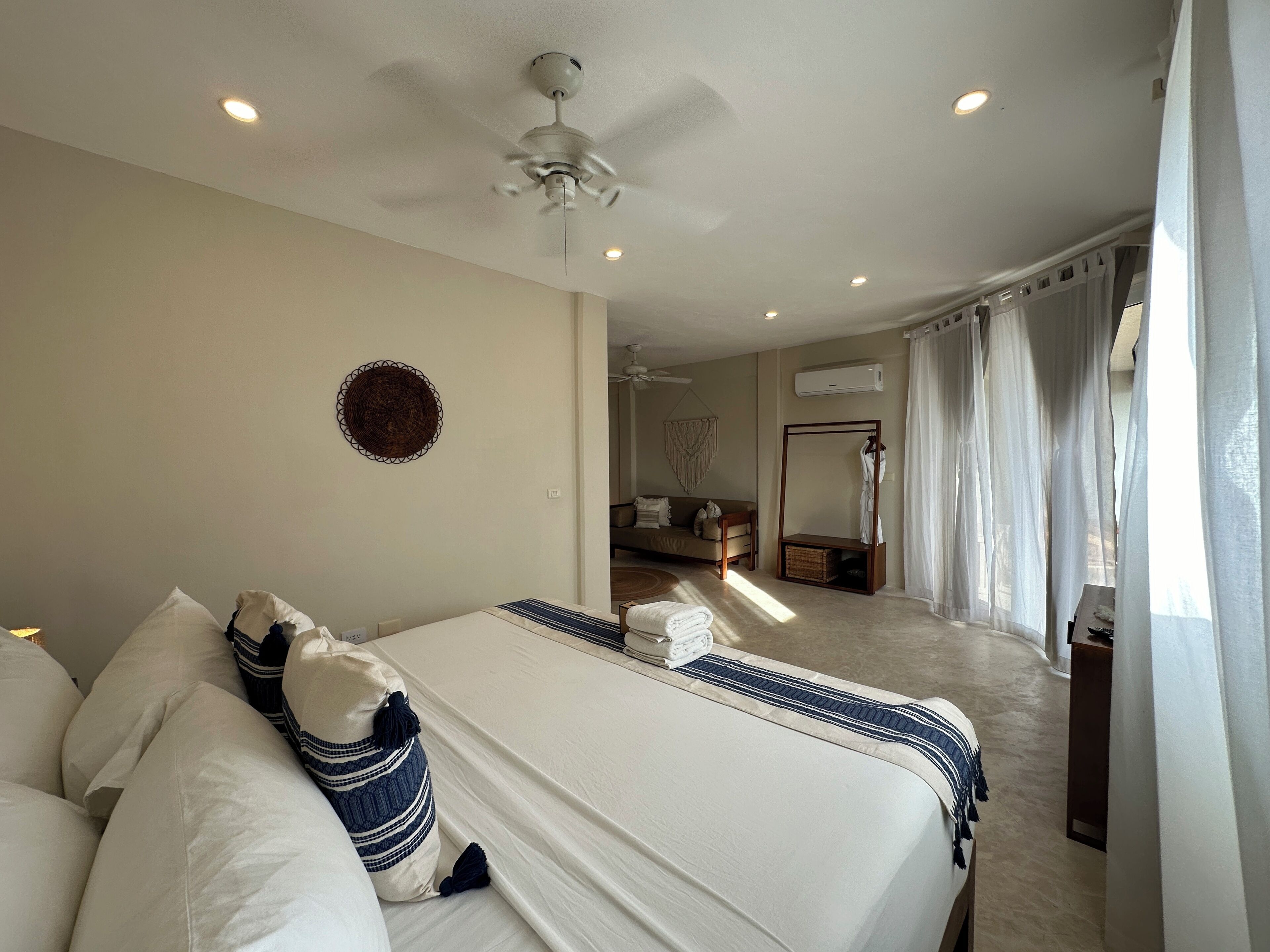 Noah Beach Hotel & Suites