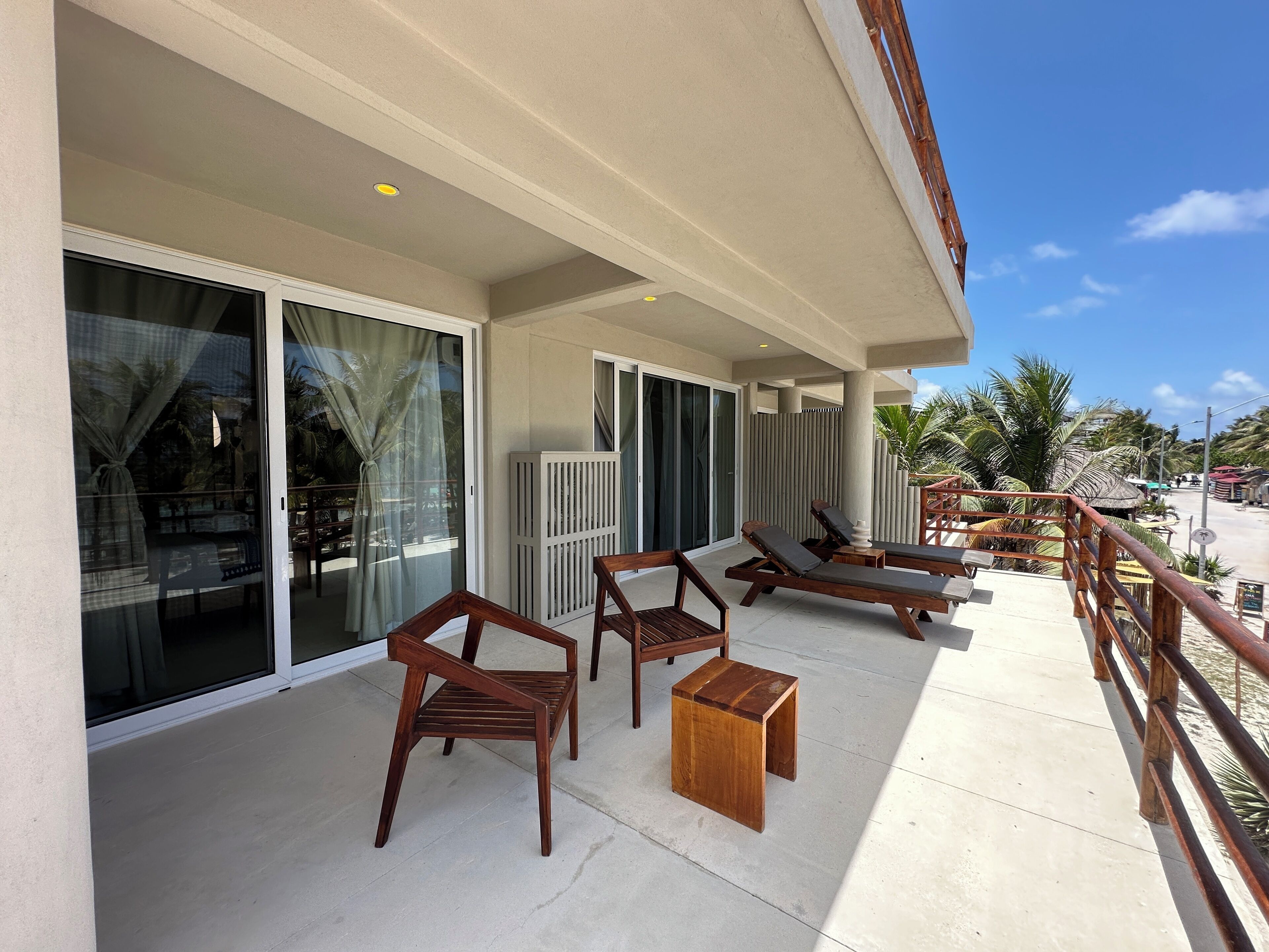 Noah Beach Hotel & Suites