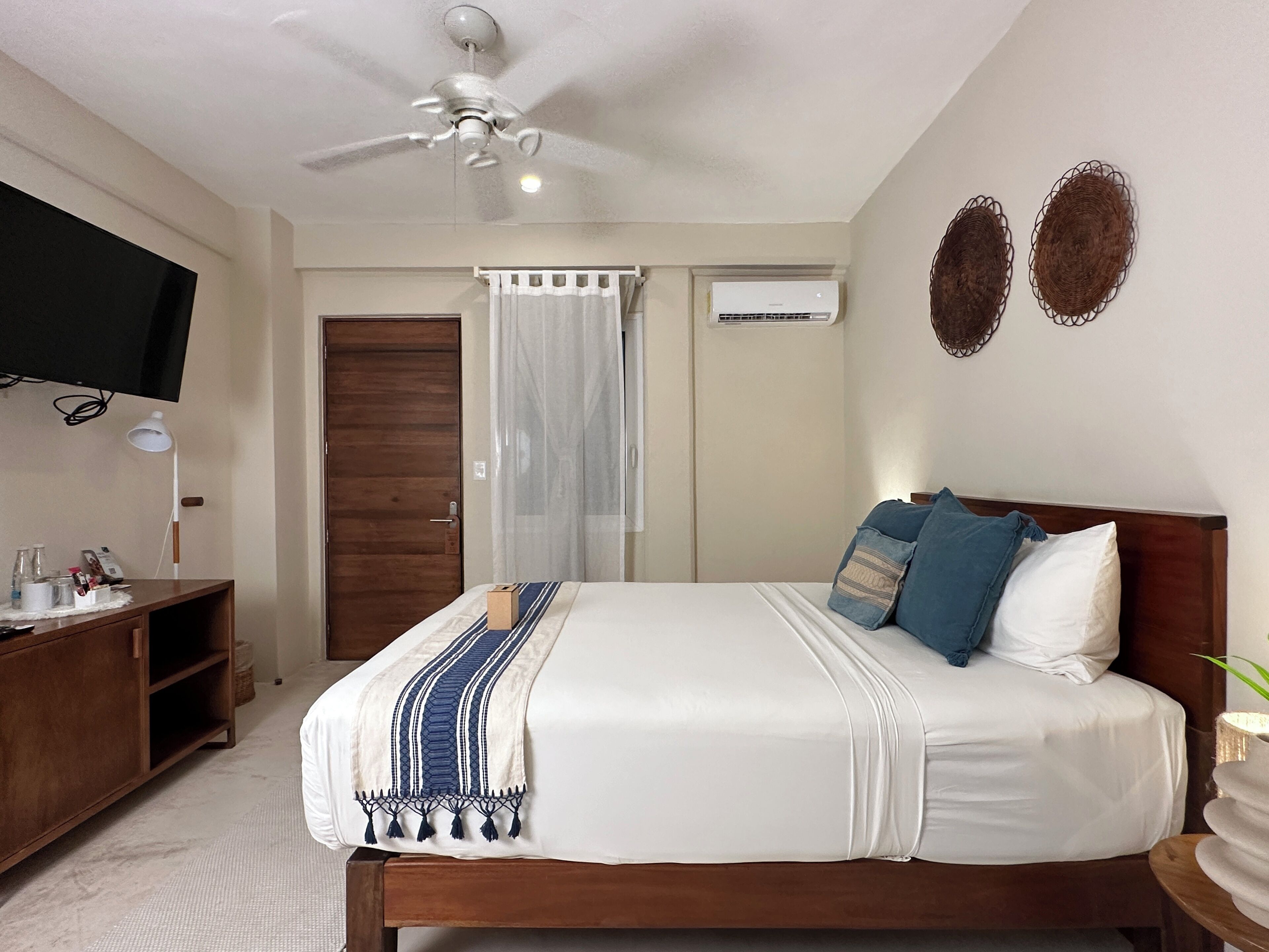 Noah Beach Hotel & Suites