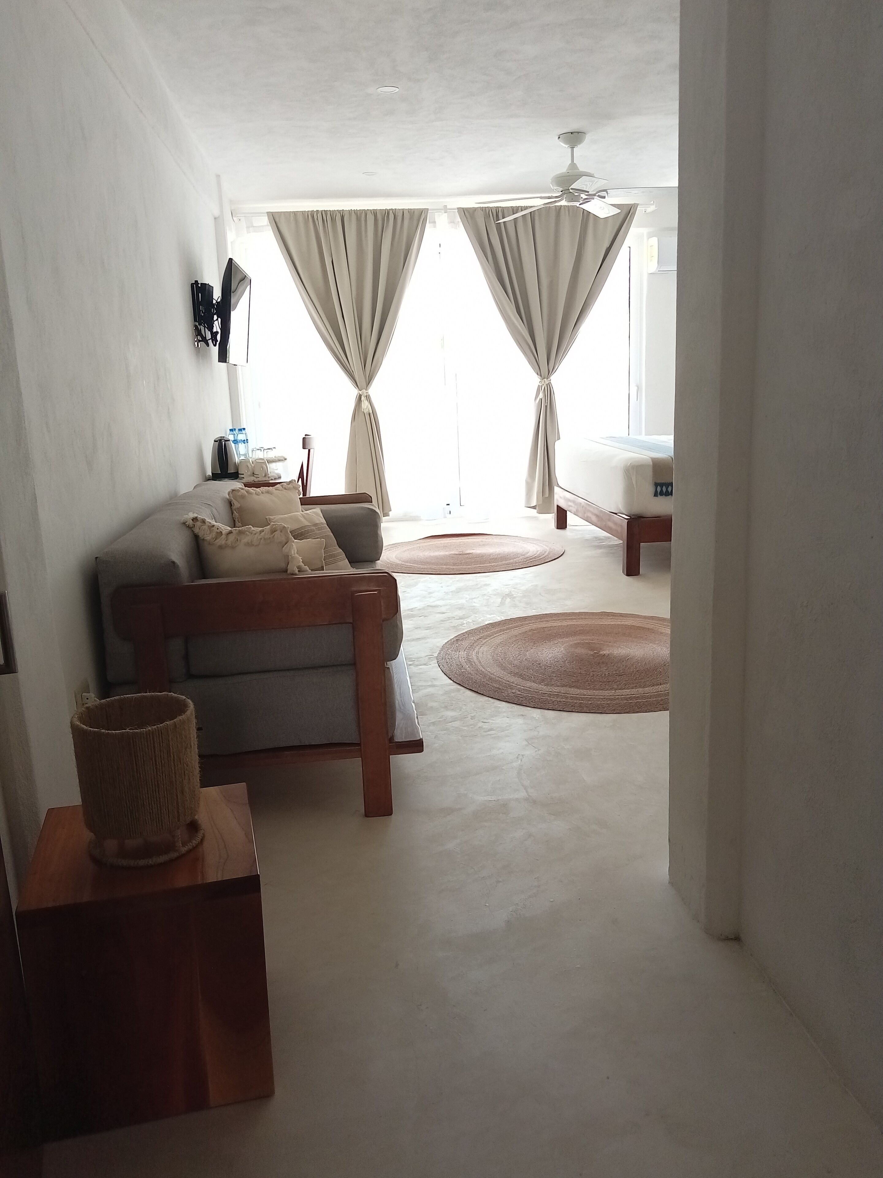 Noah Beach Hotel & Suites