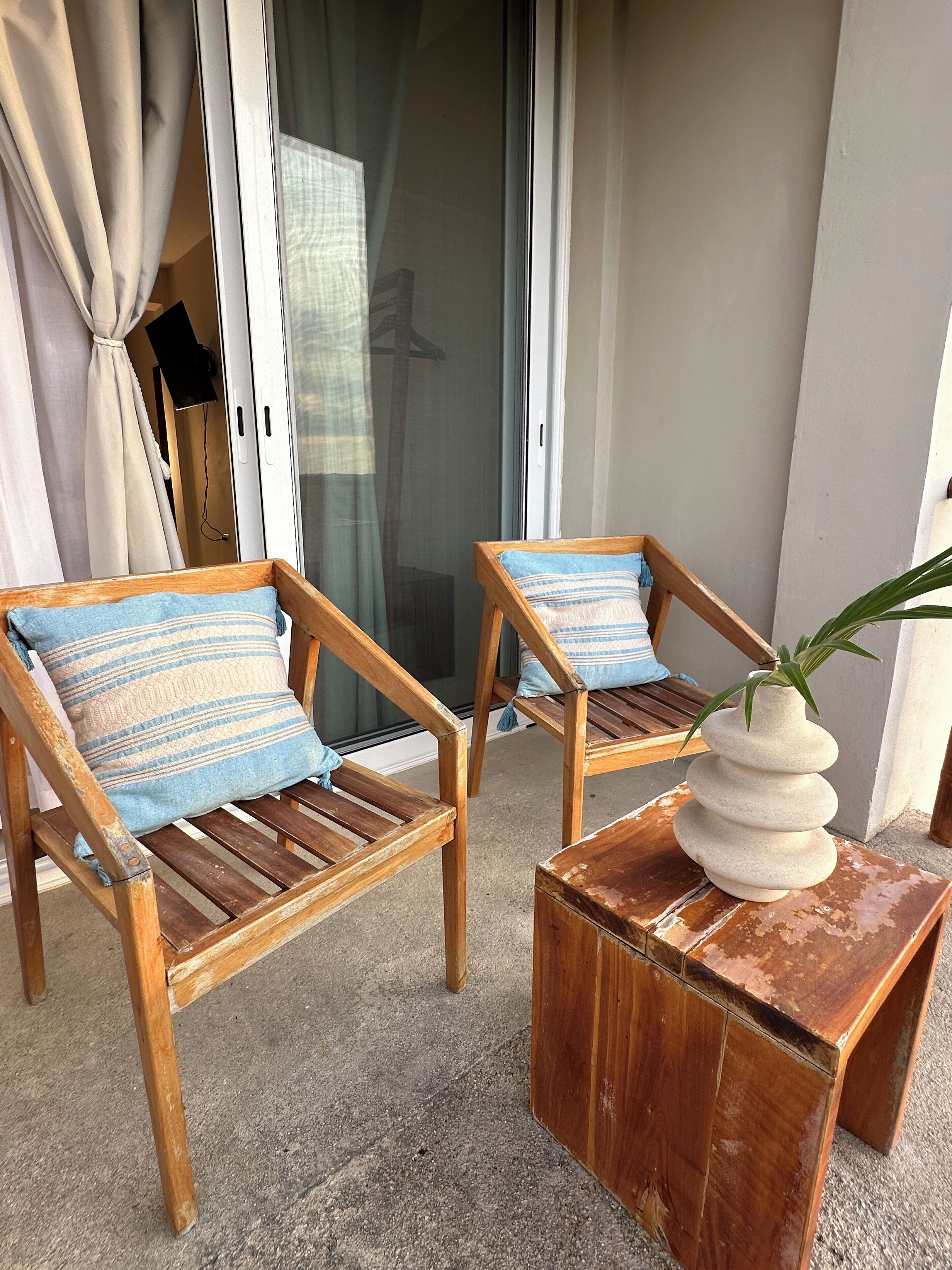Noah Beach Hotel & Suites