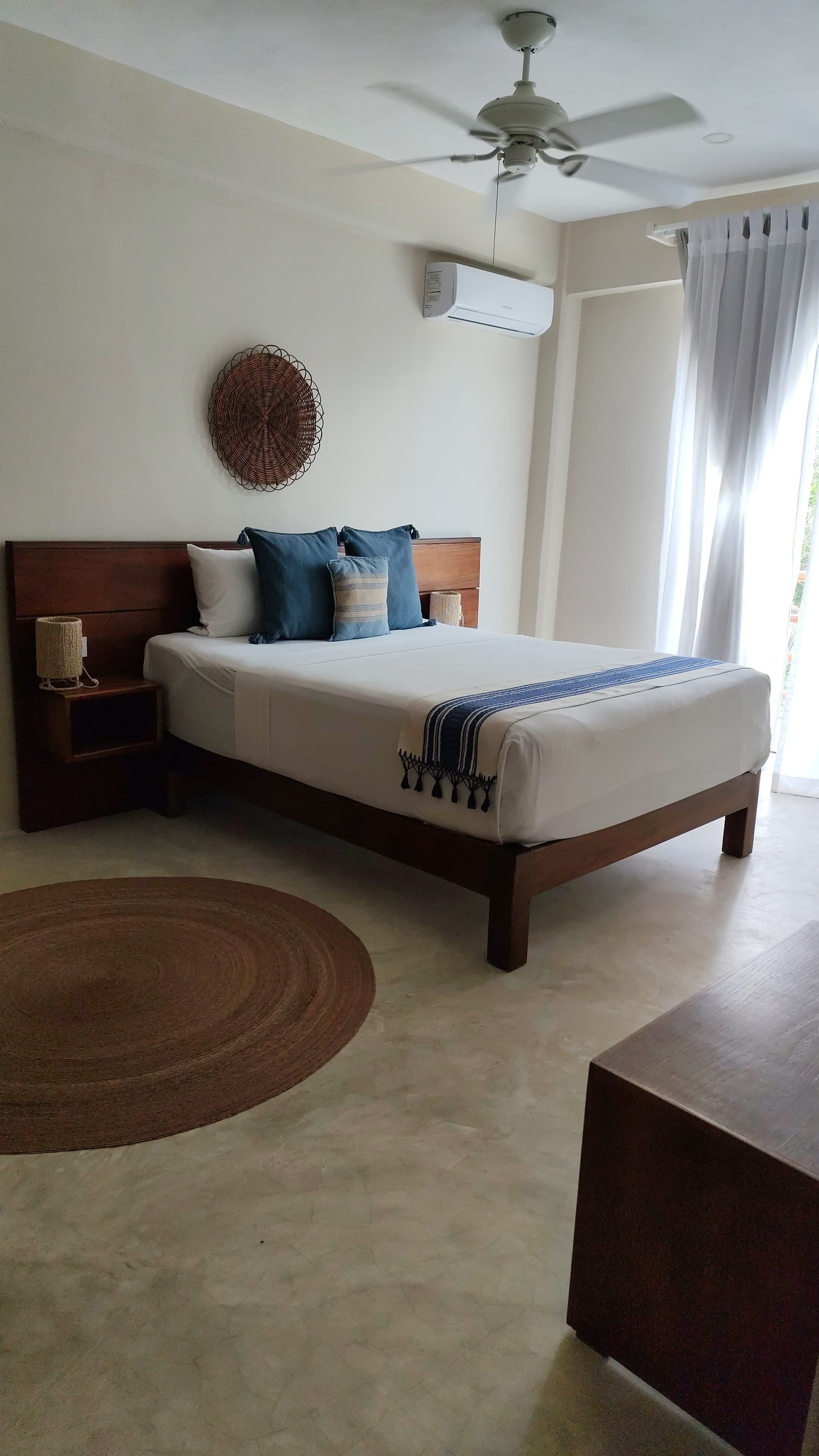 Noah Beach Hotel & Suites