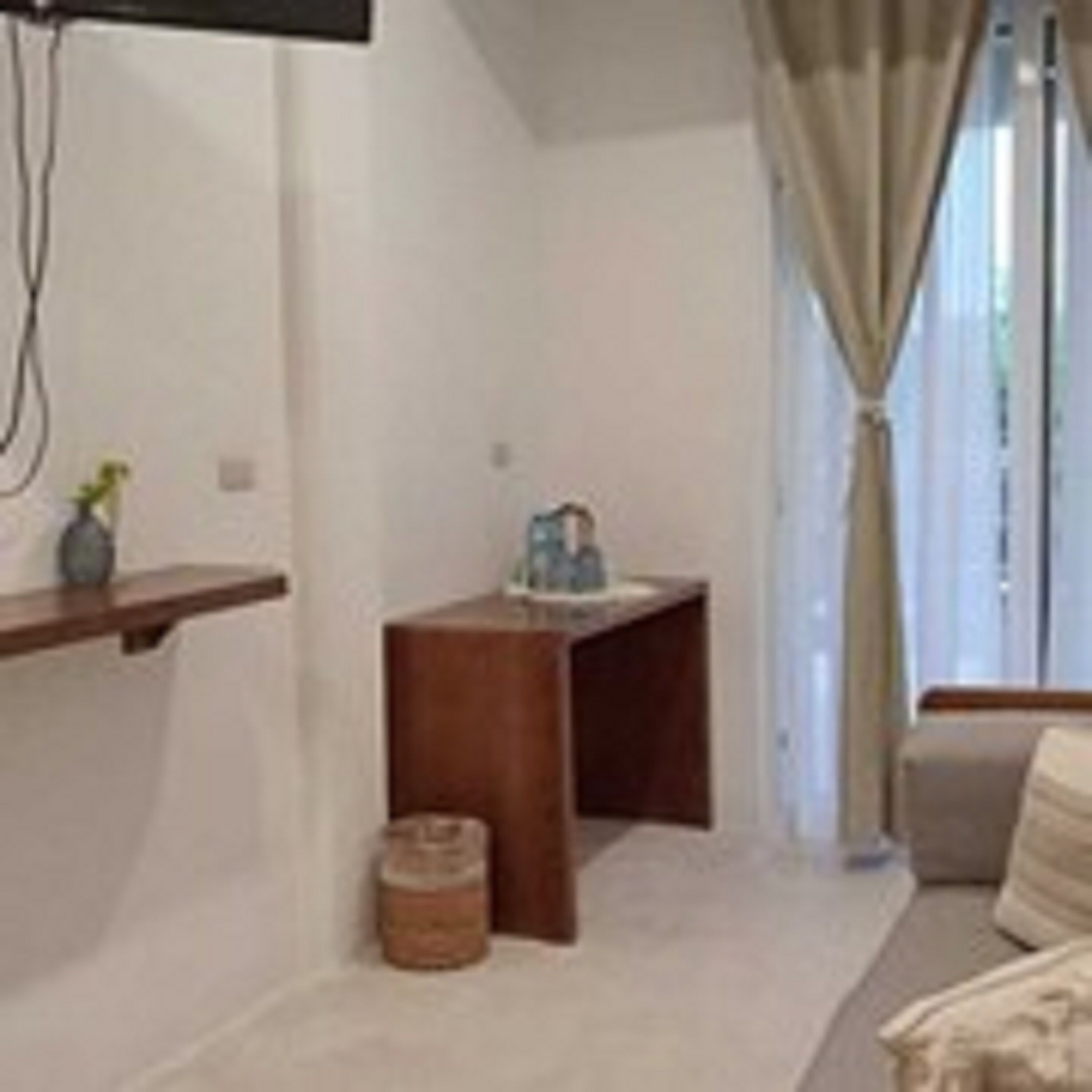 Noah Beach Hotel & Suites
