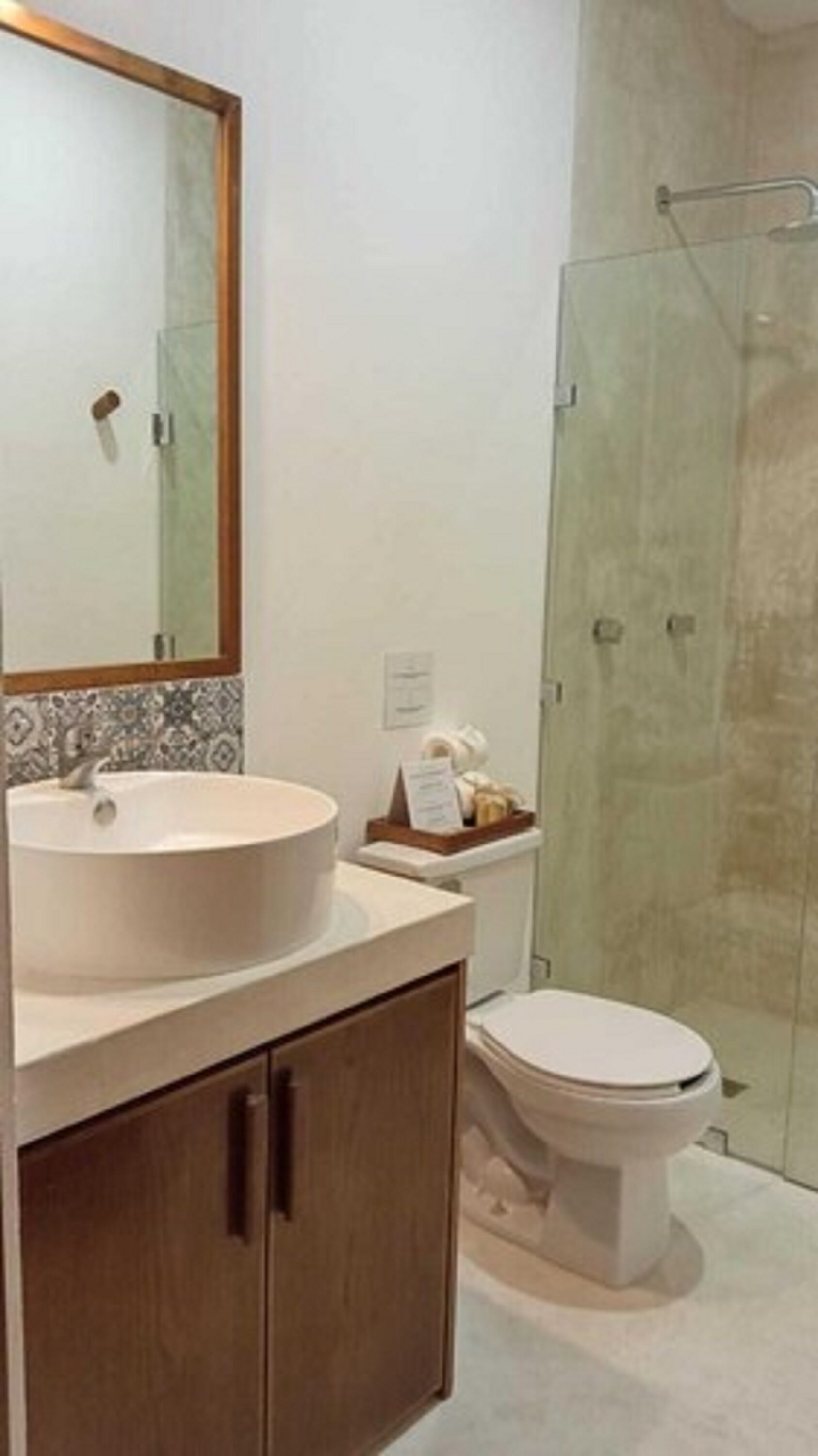 Noah Beach Hotel & Suites