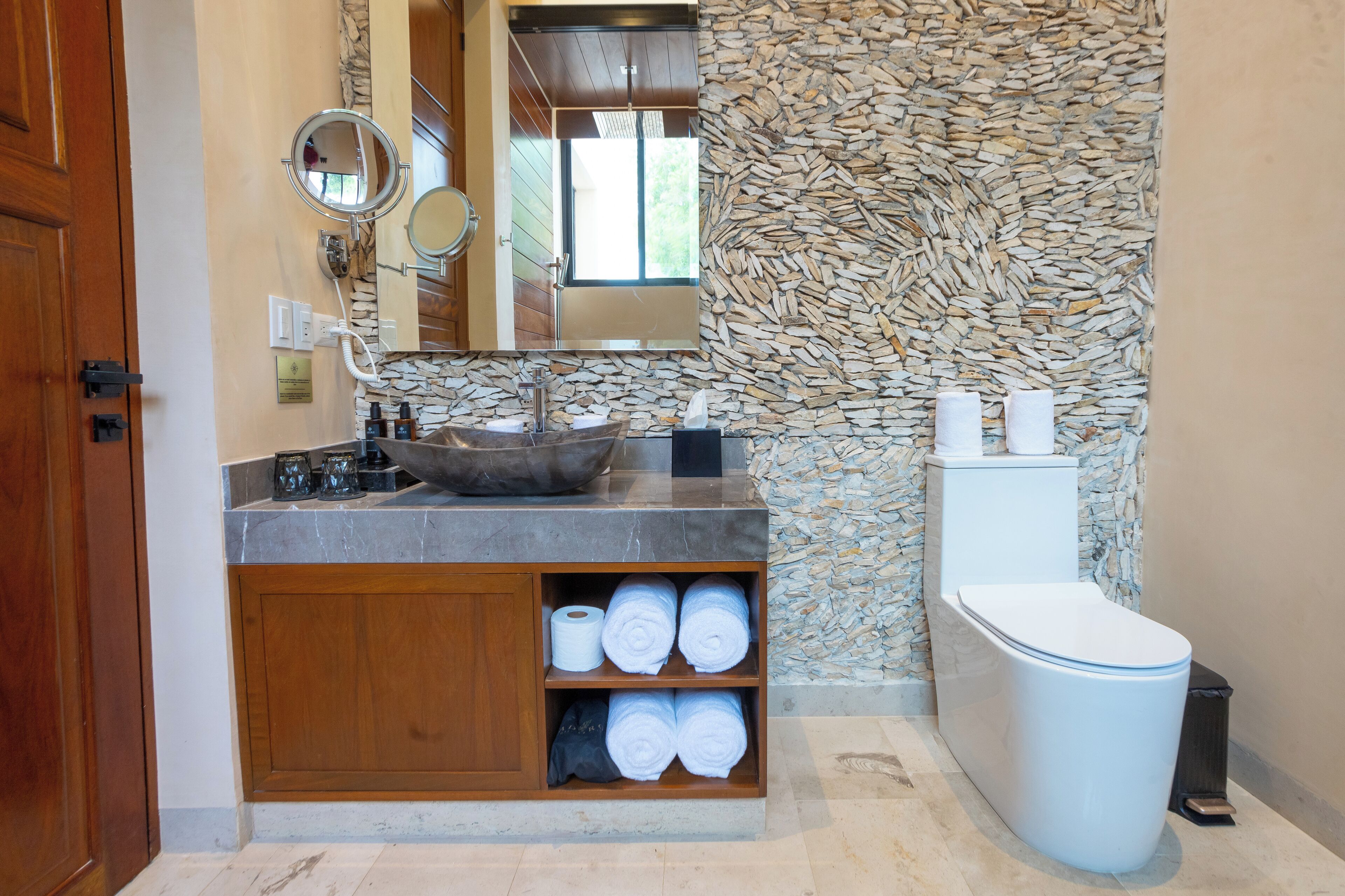 Adoro Hotel Boutique