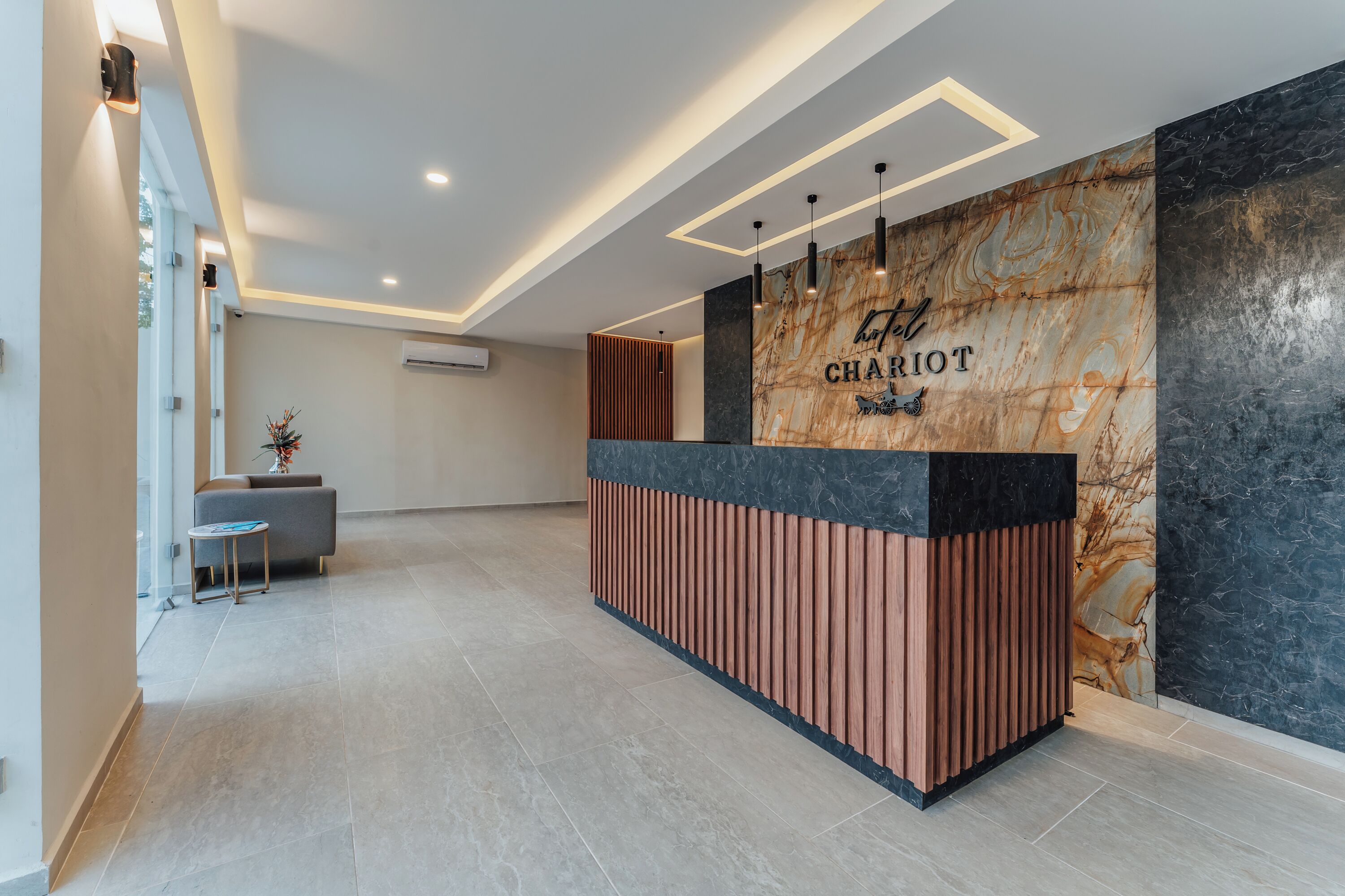 Hotel Chariot