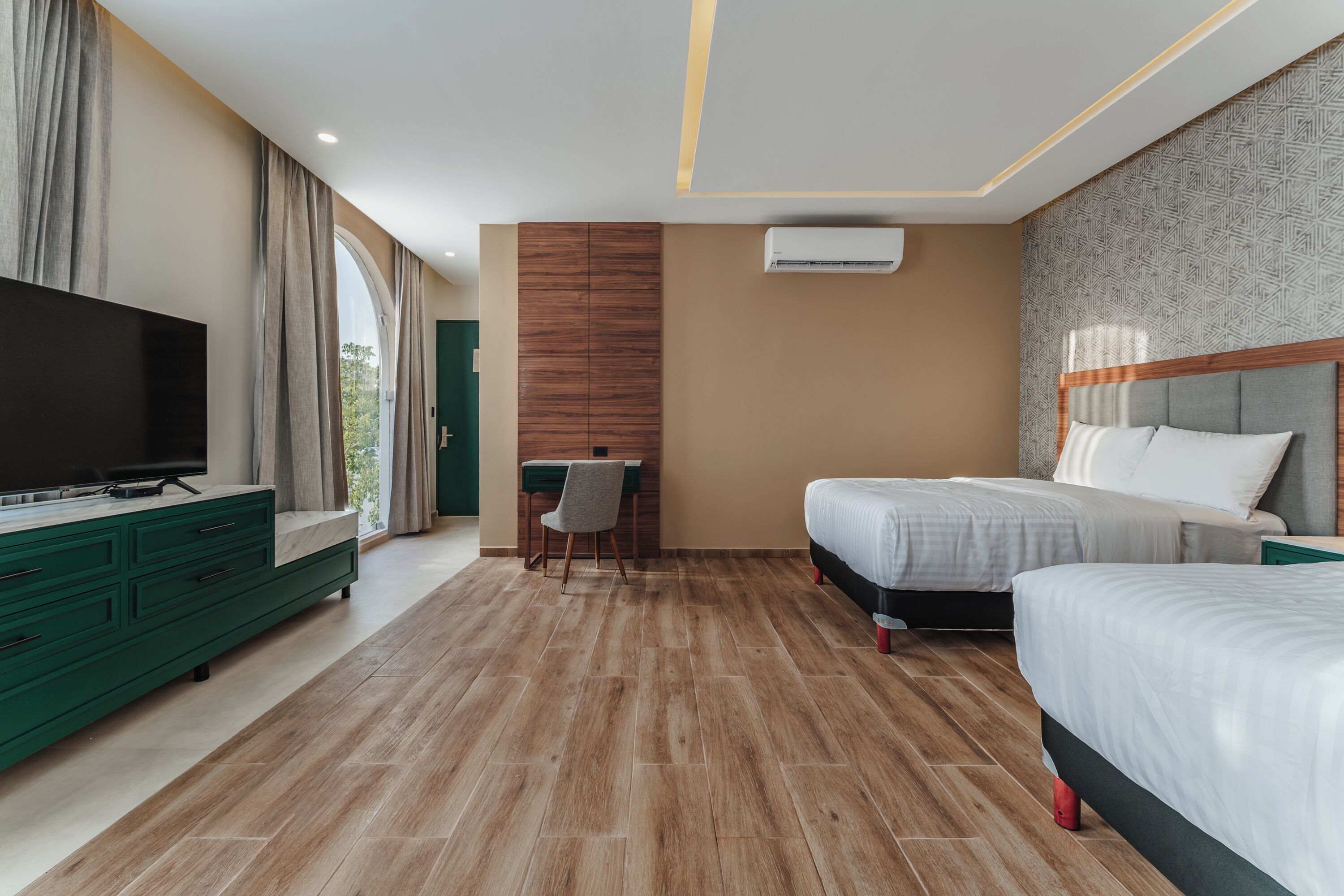 Hotel Chariot