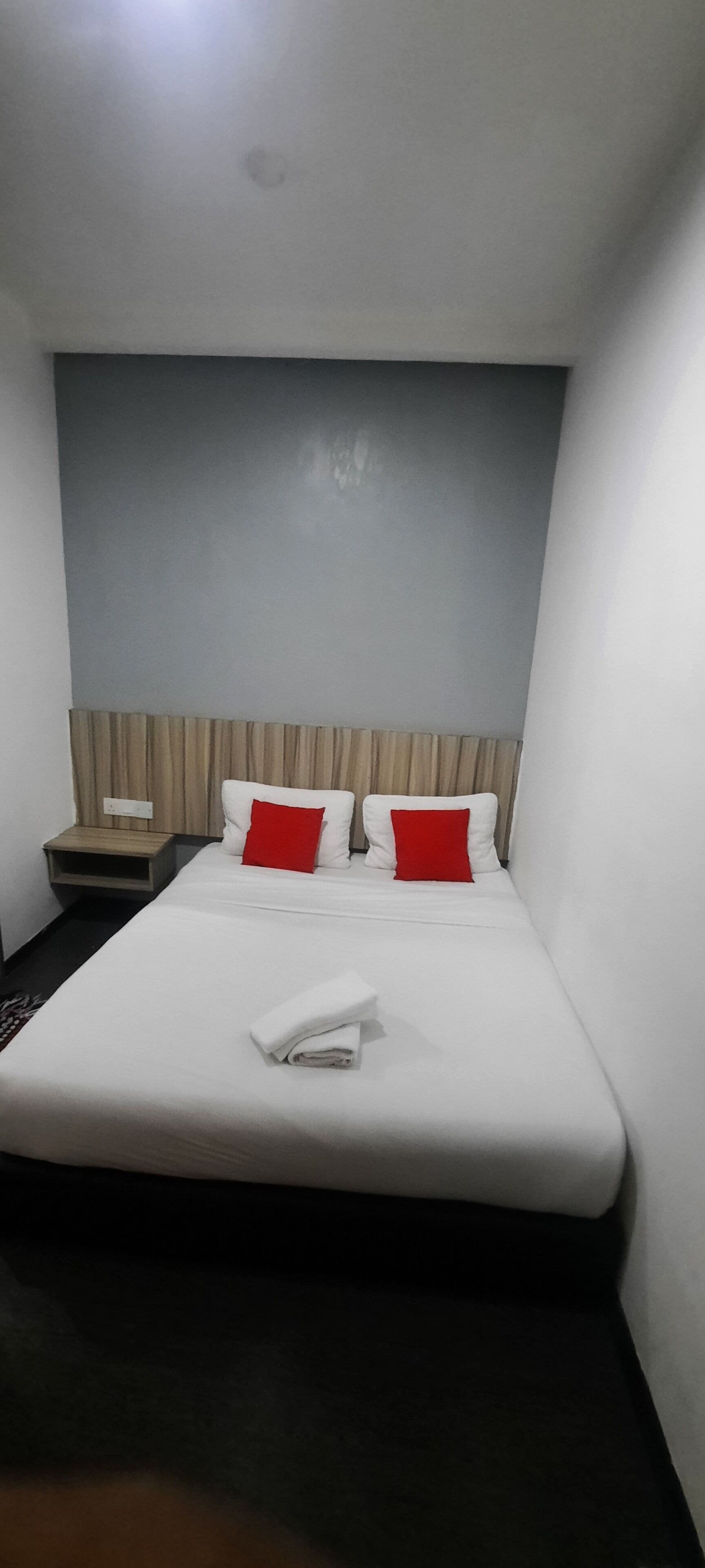 Rg Hotel by OYO