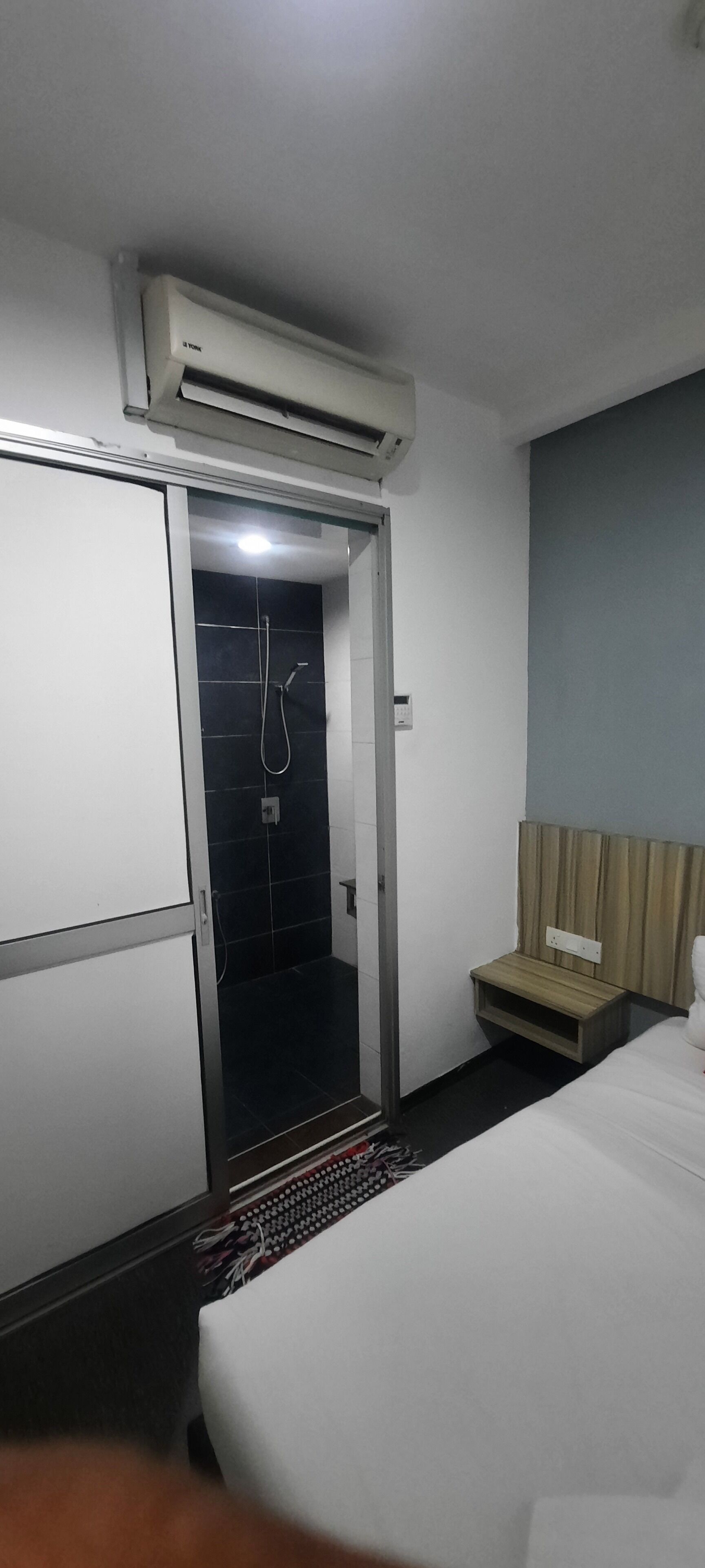 Rg Hotel by OYO