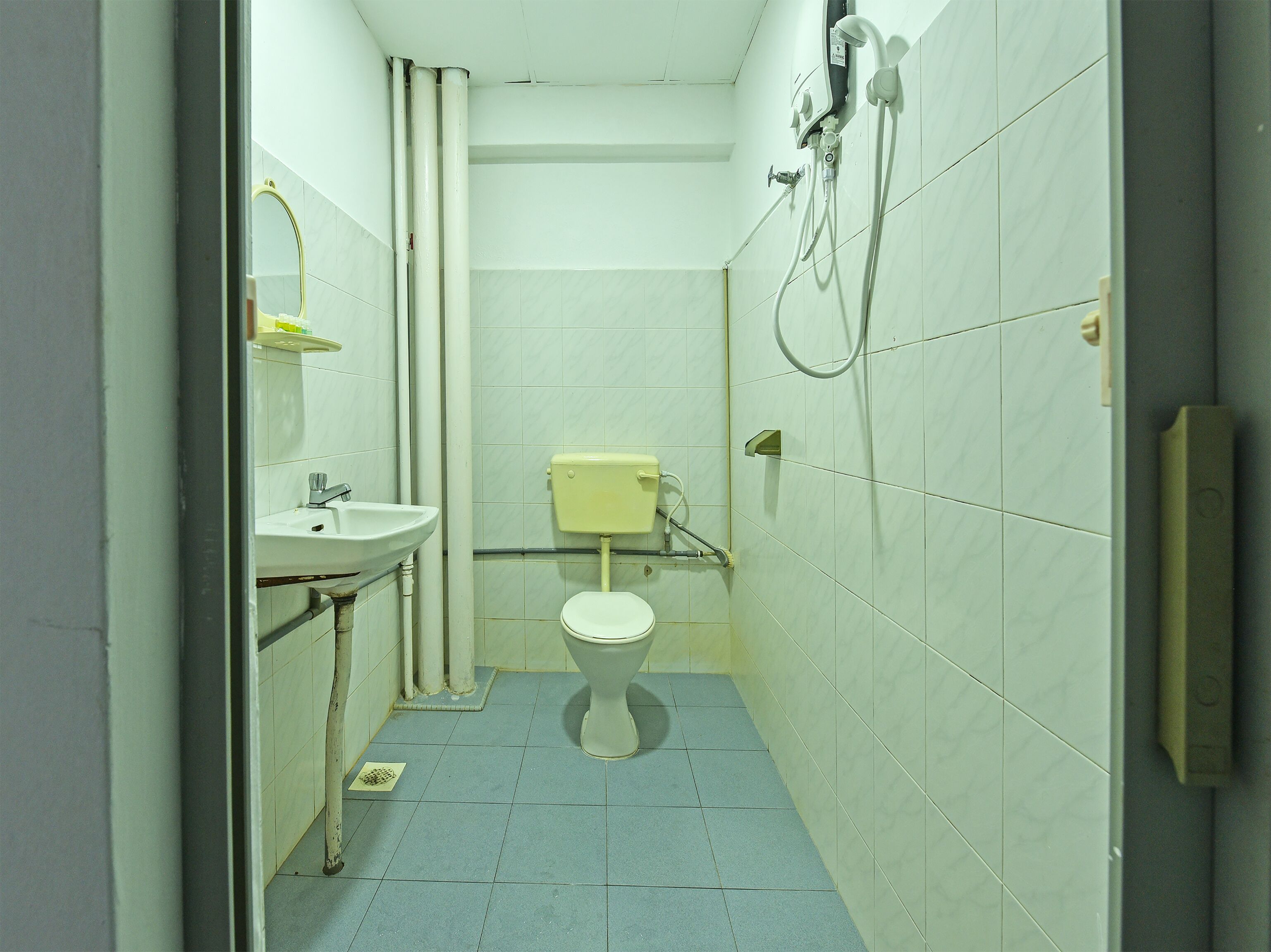 Oyo 90544 M&H Hotel
