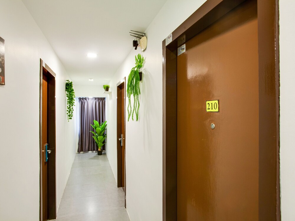 988 Hotel by OYO Rooms