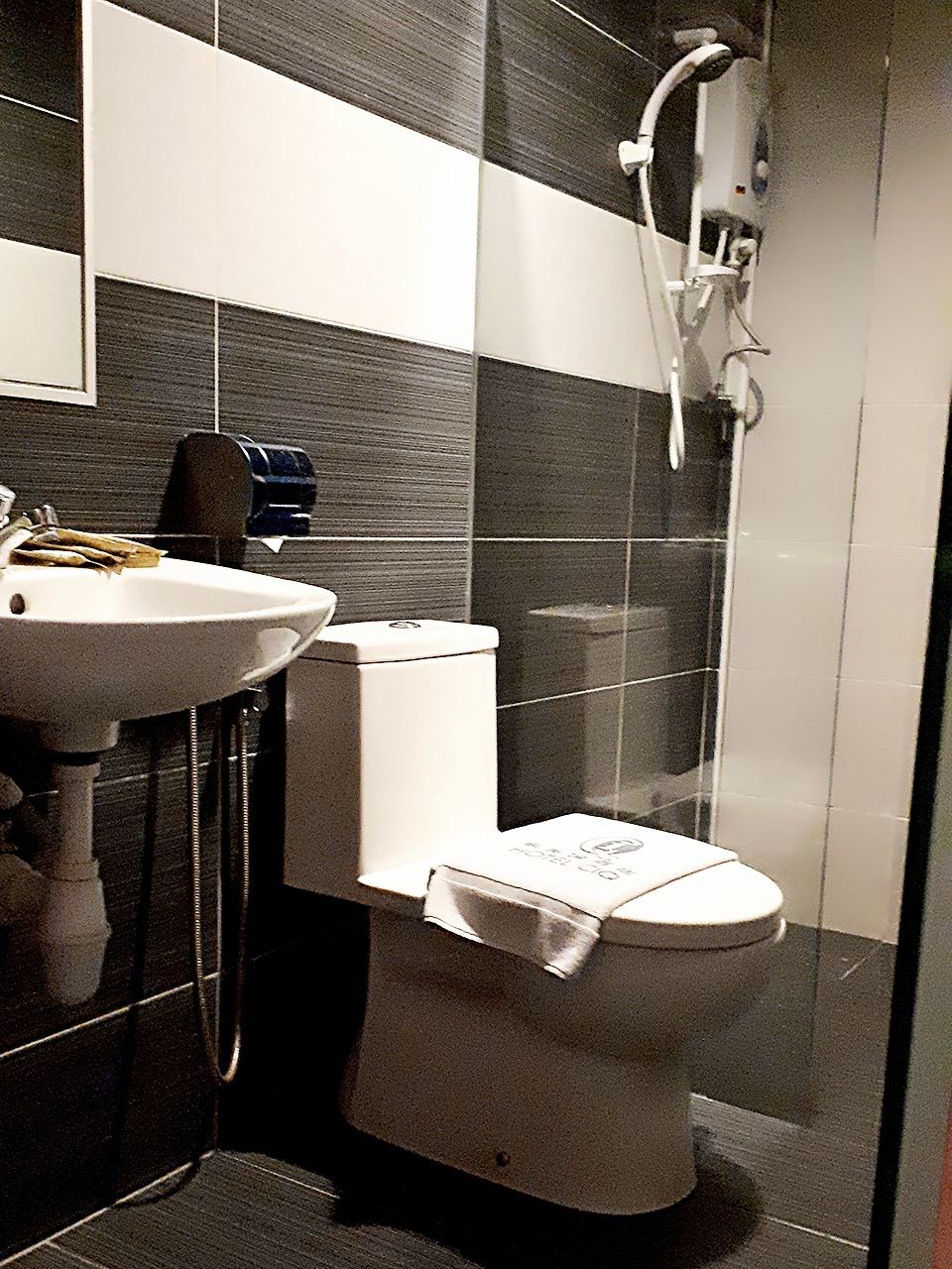 CIQ Hotel