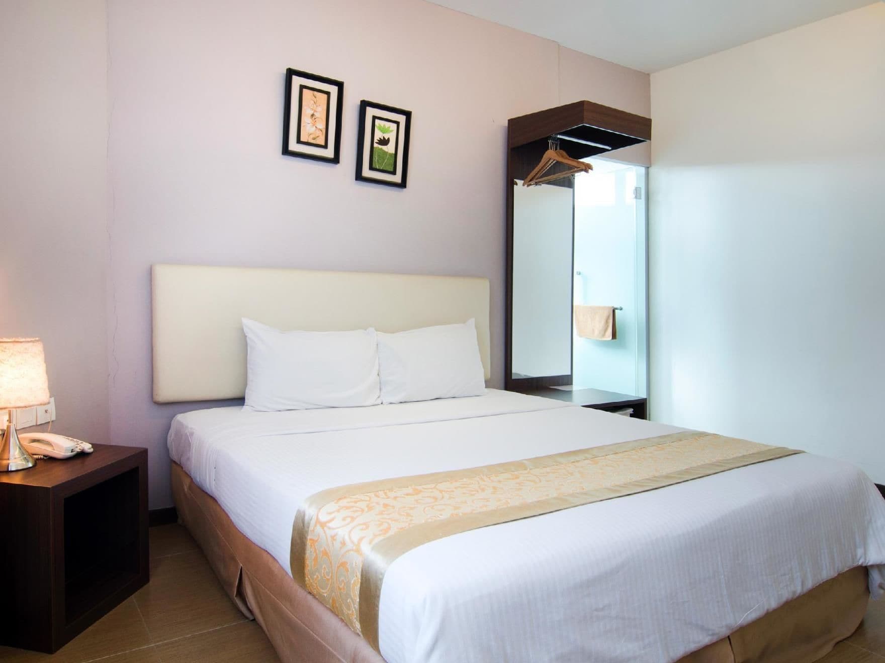 Eight Days Boutique Hotel - Mount Austin