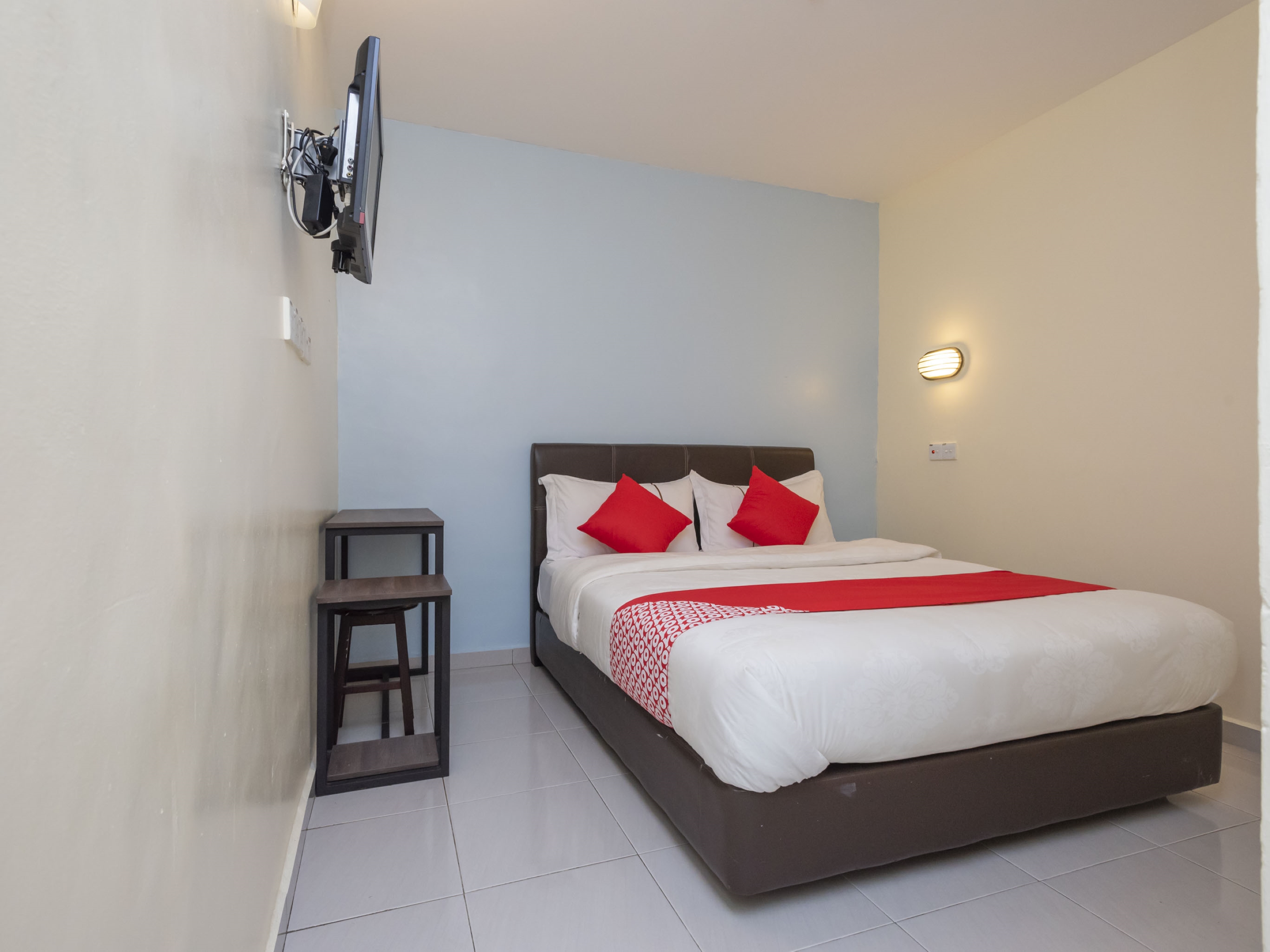 Fully House Hotel by OYO Rooms