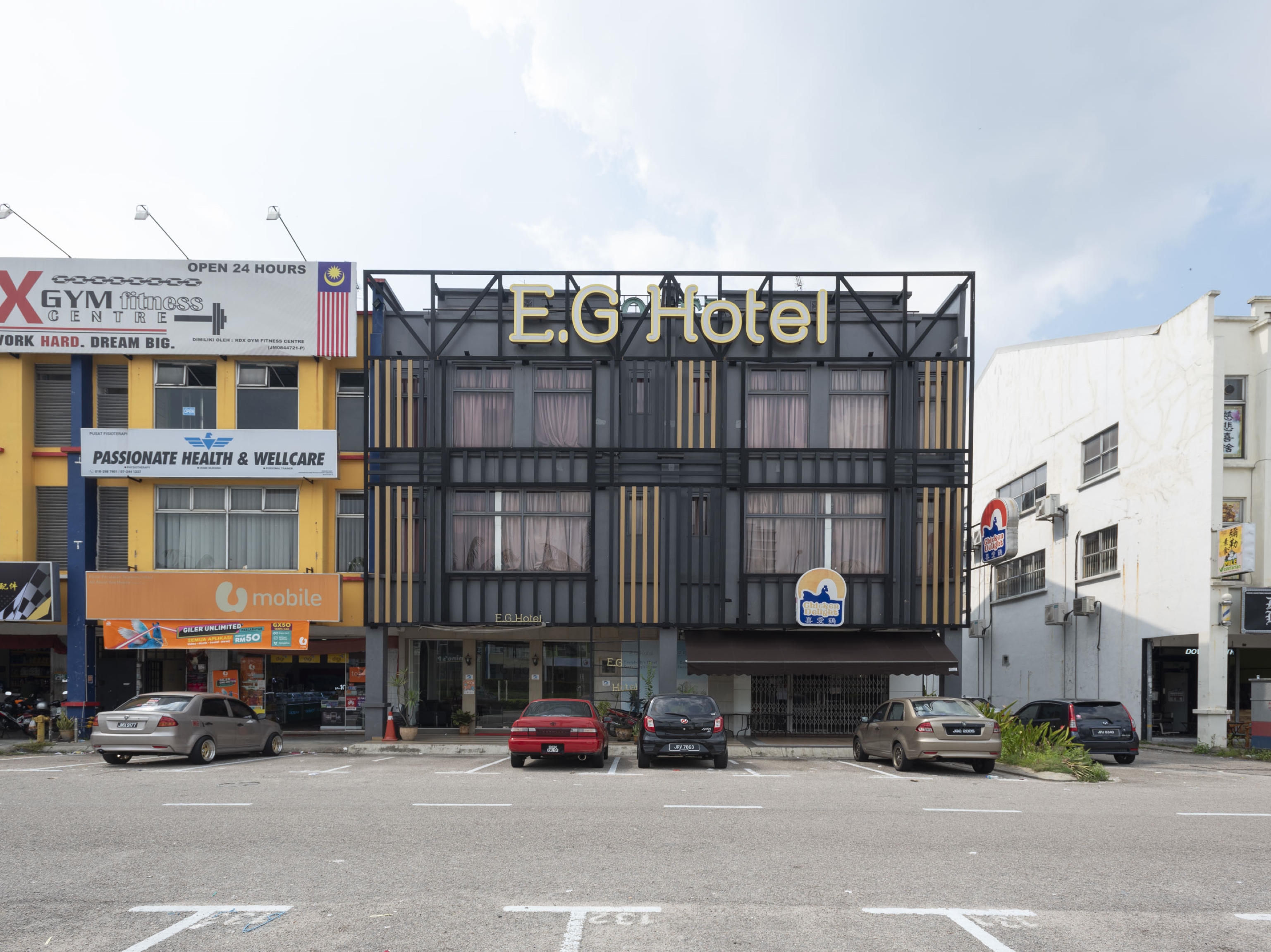 Fully House Hotel by OYO Rooms