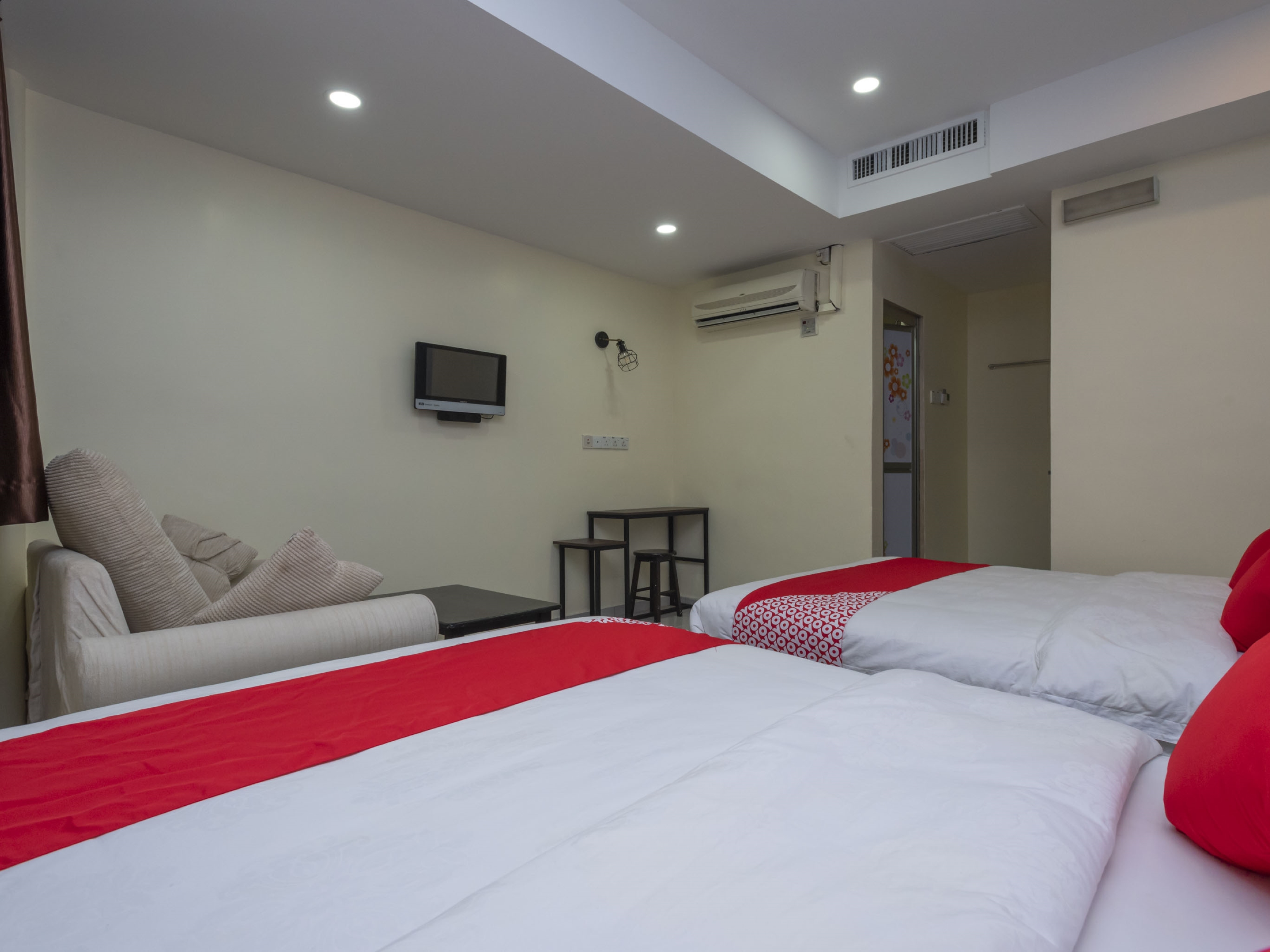 Fully House Hotel by OYO Rooms
