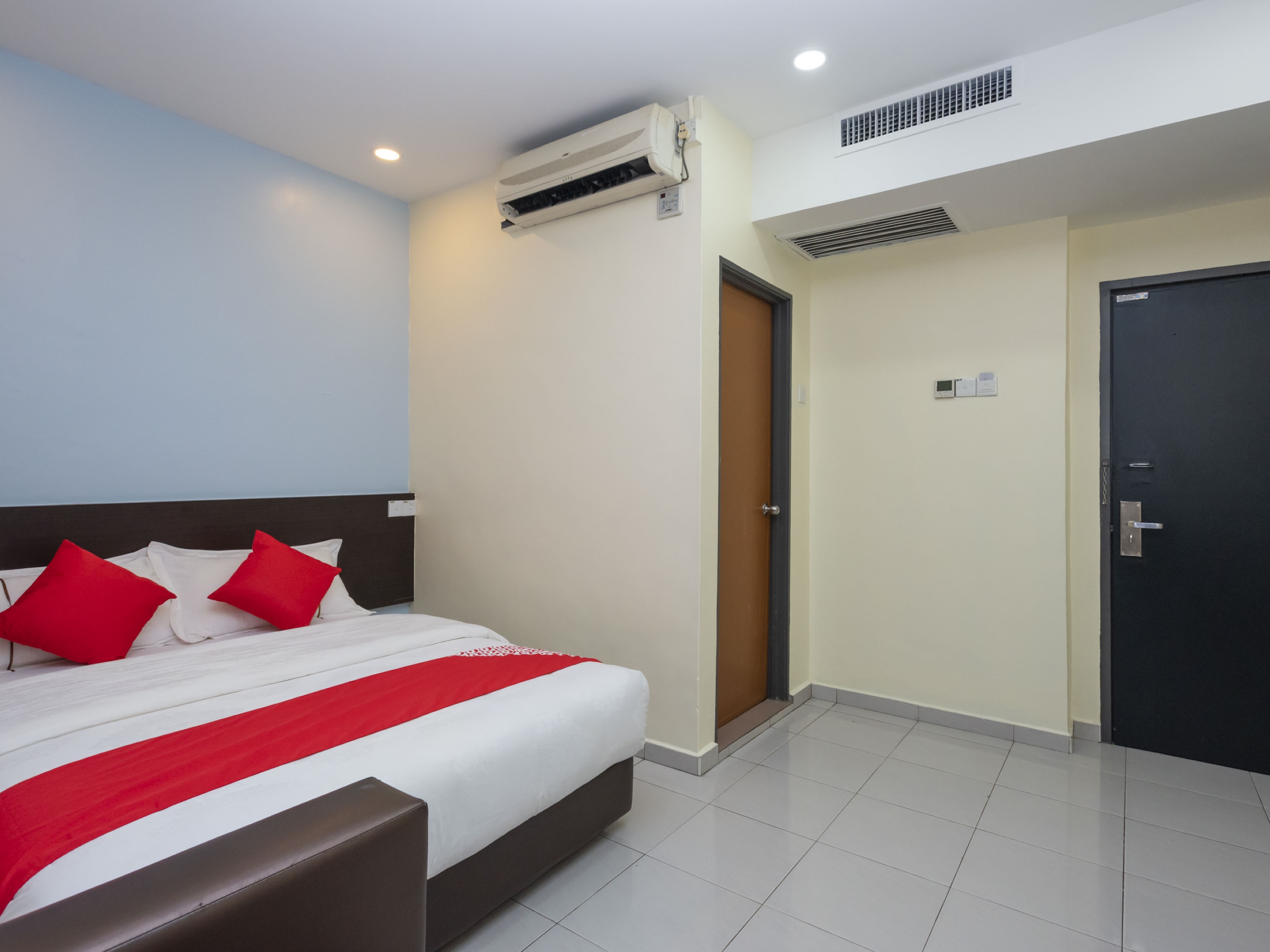 Fully House Hotel by OYO Rooms