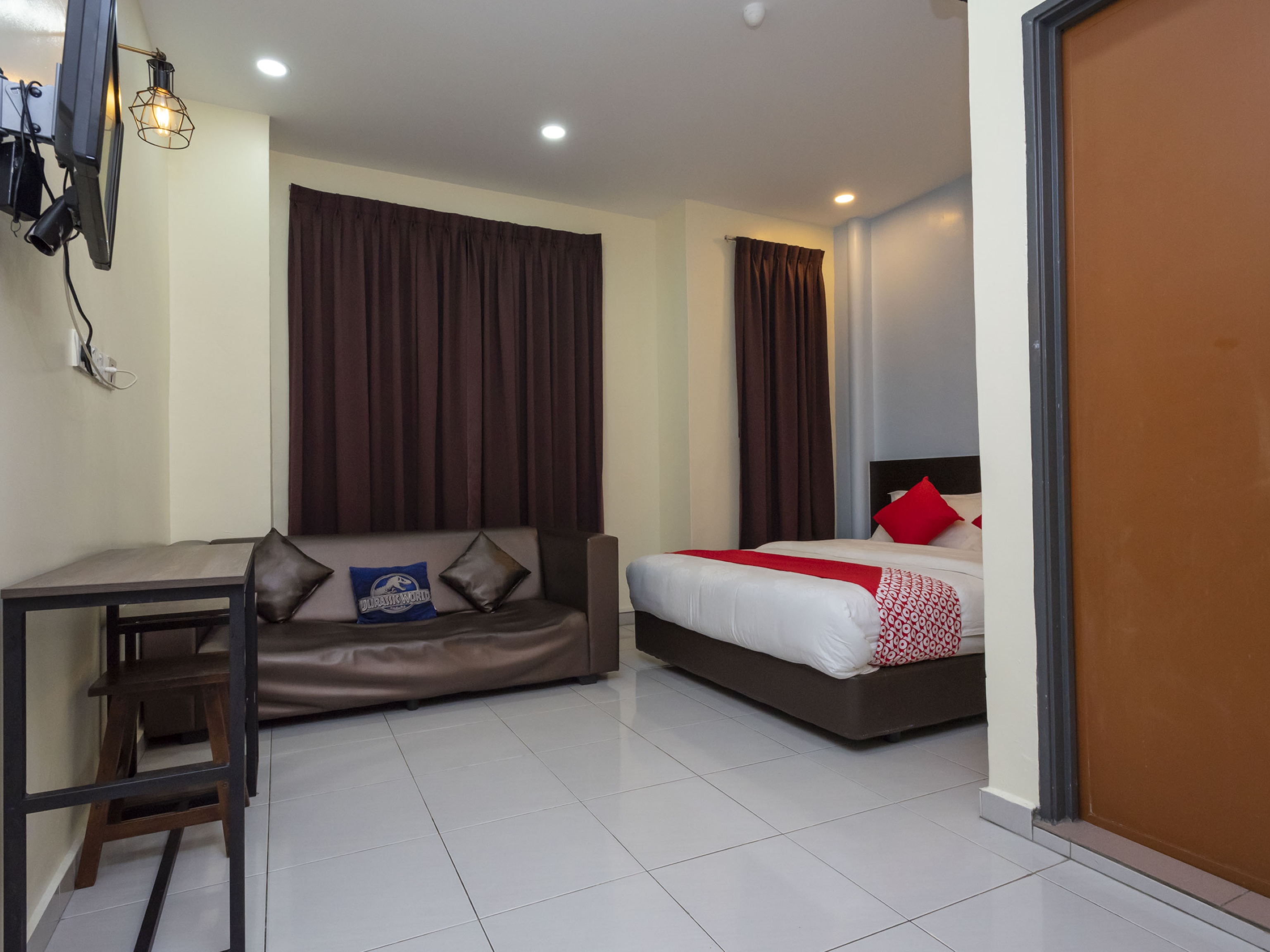 Fully House Hotel by OYO Rooms