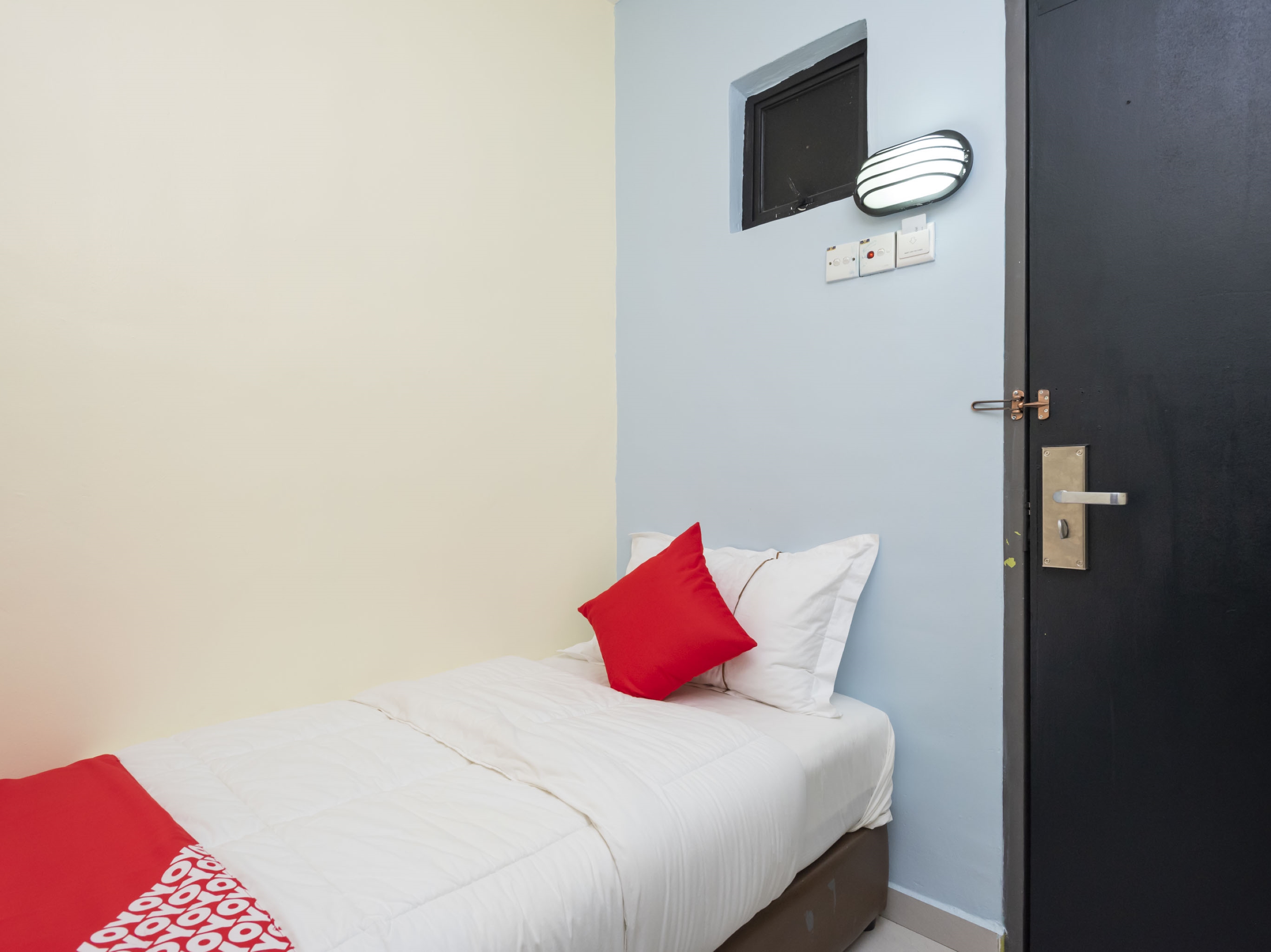 Fully House Hotel by OYO Rooms