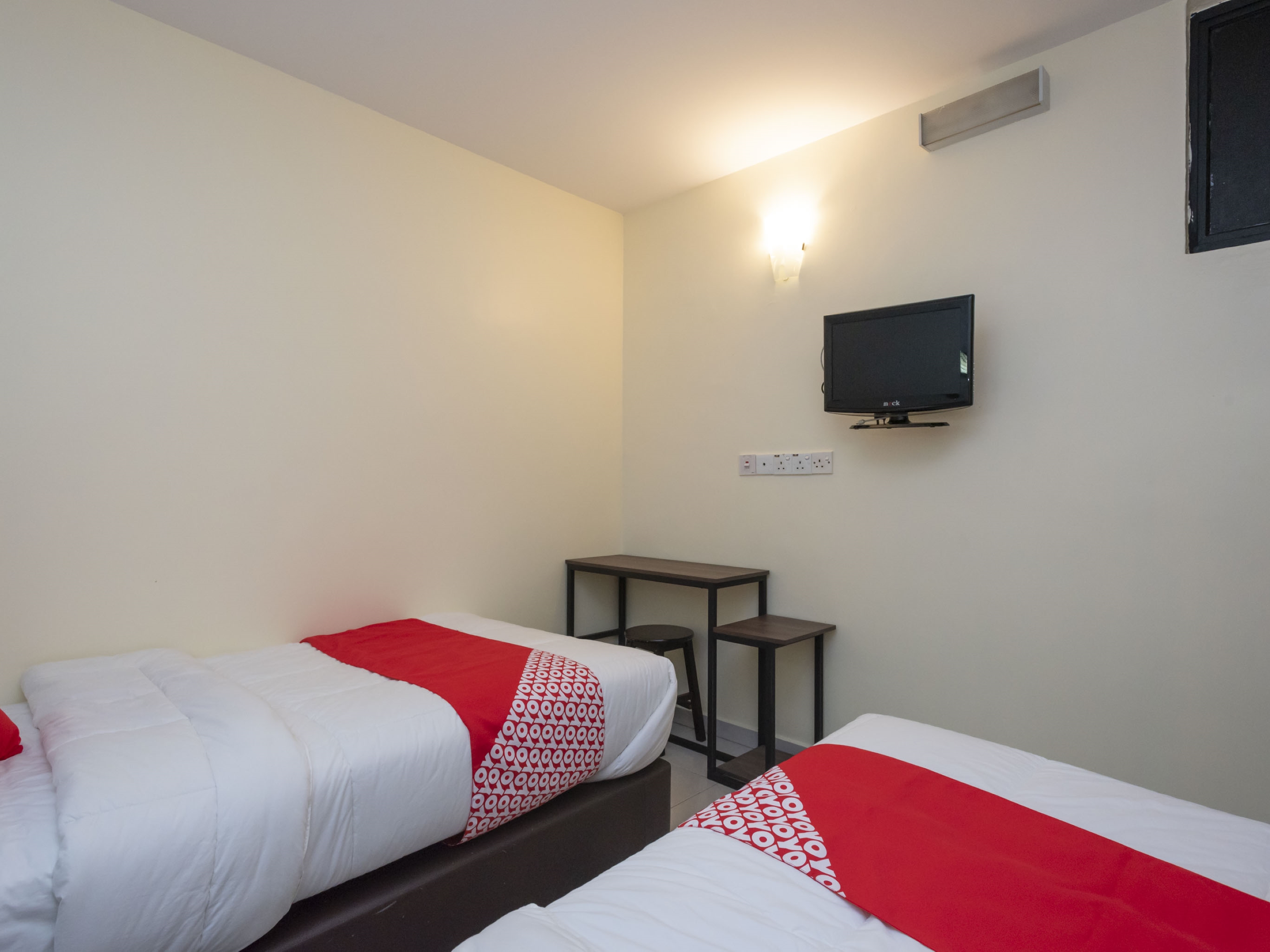 Fully House Hotel by OYO Rooms