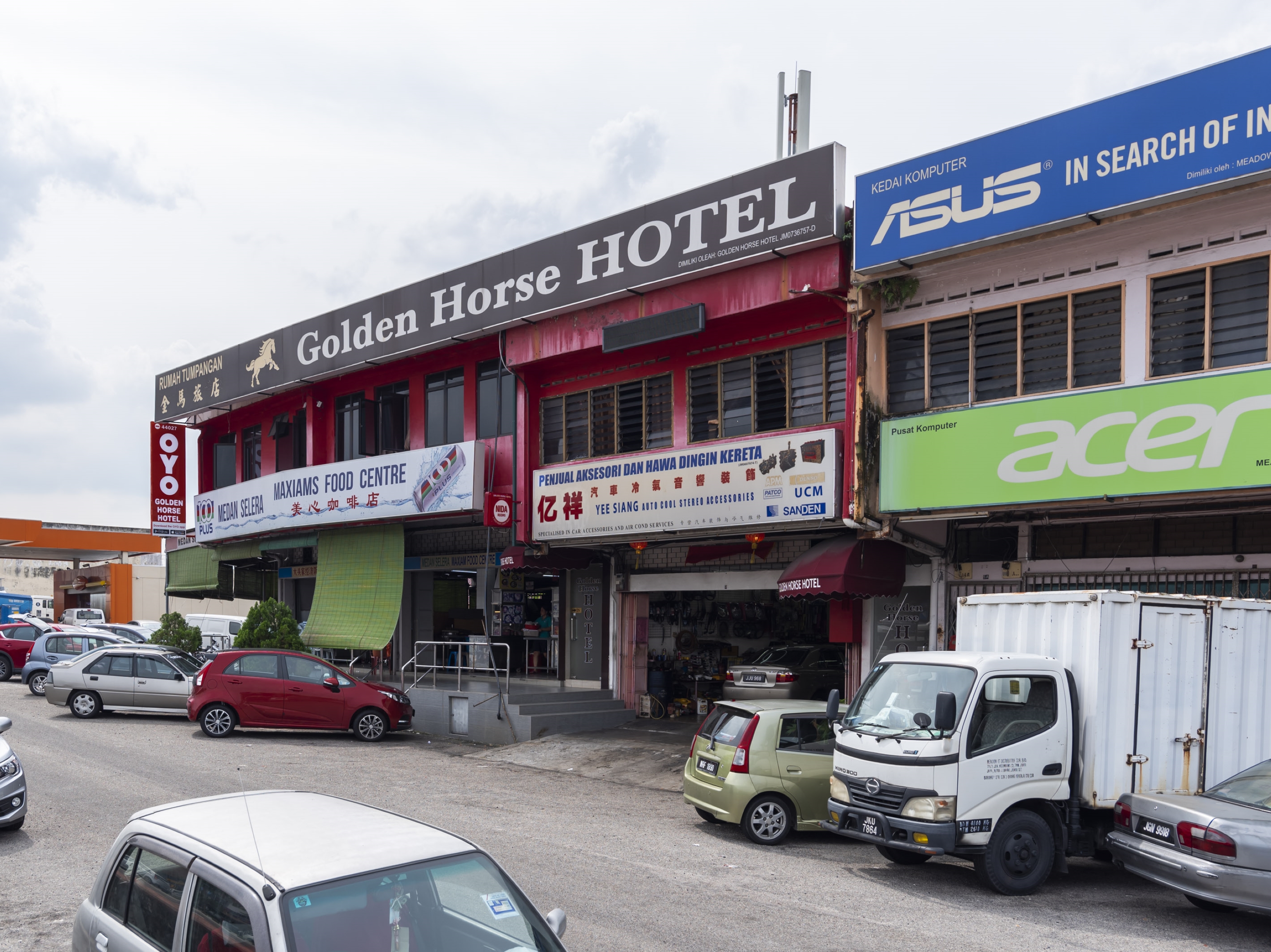 Golden Horse Hotel by OYO Rooms