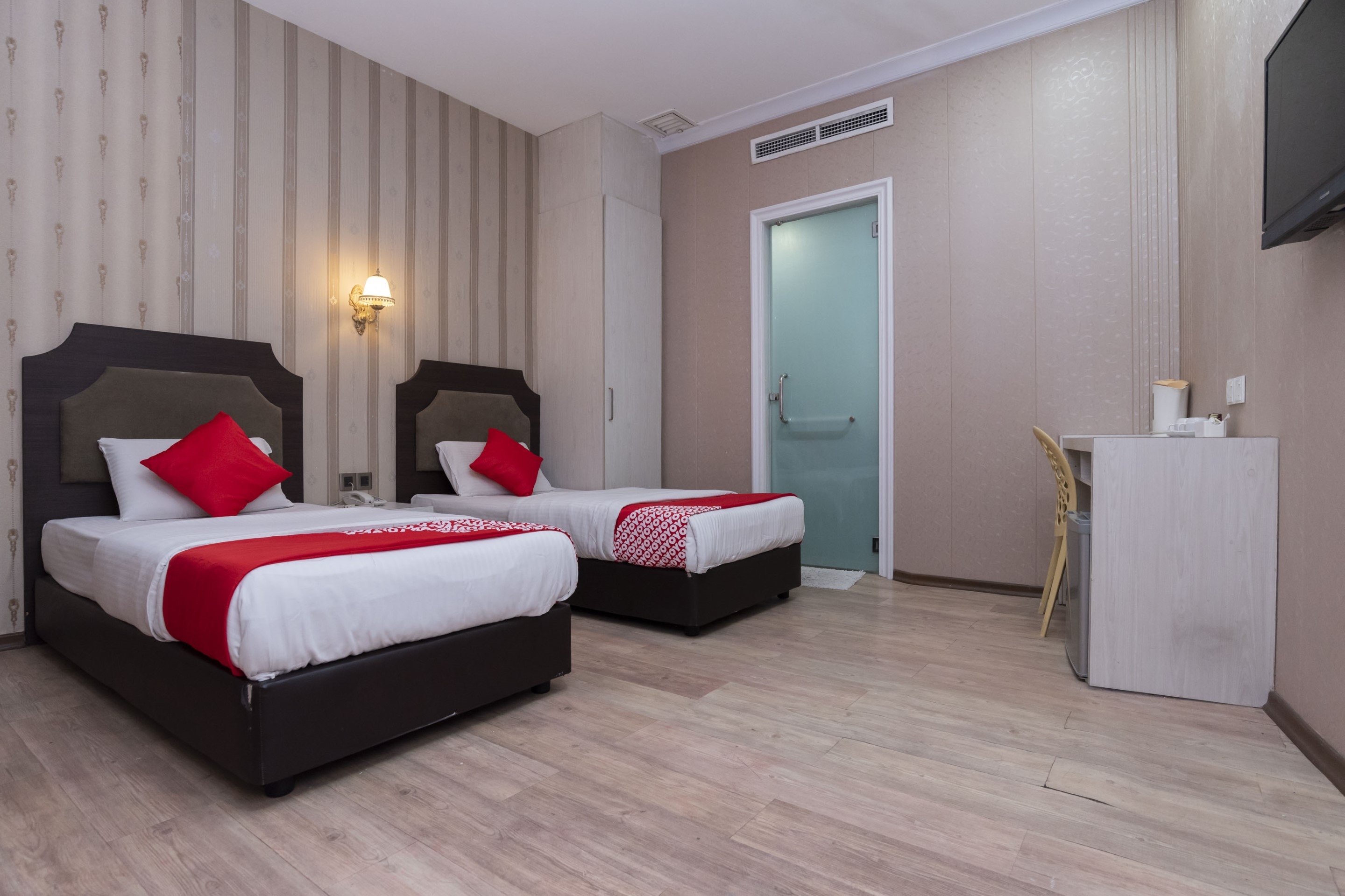 OYO 519 Domus Hotel
