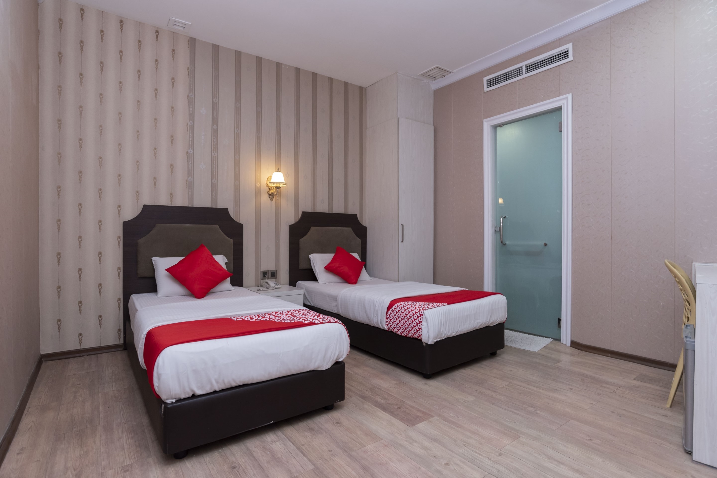 OYO 519 Domus Hotel